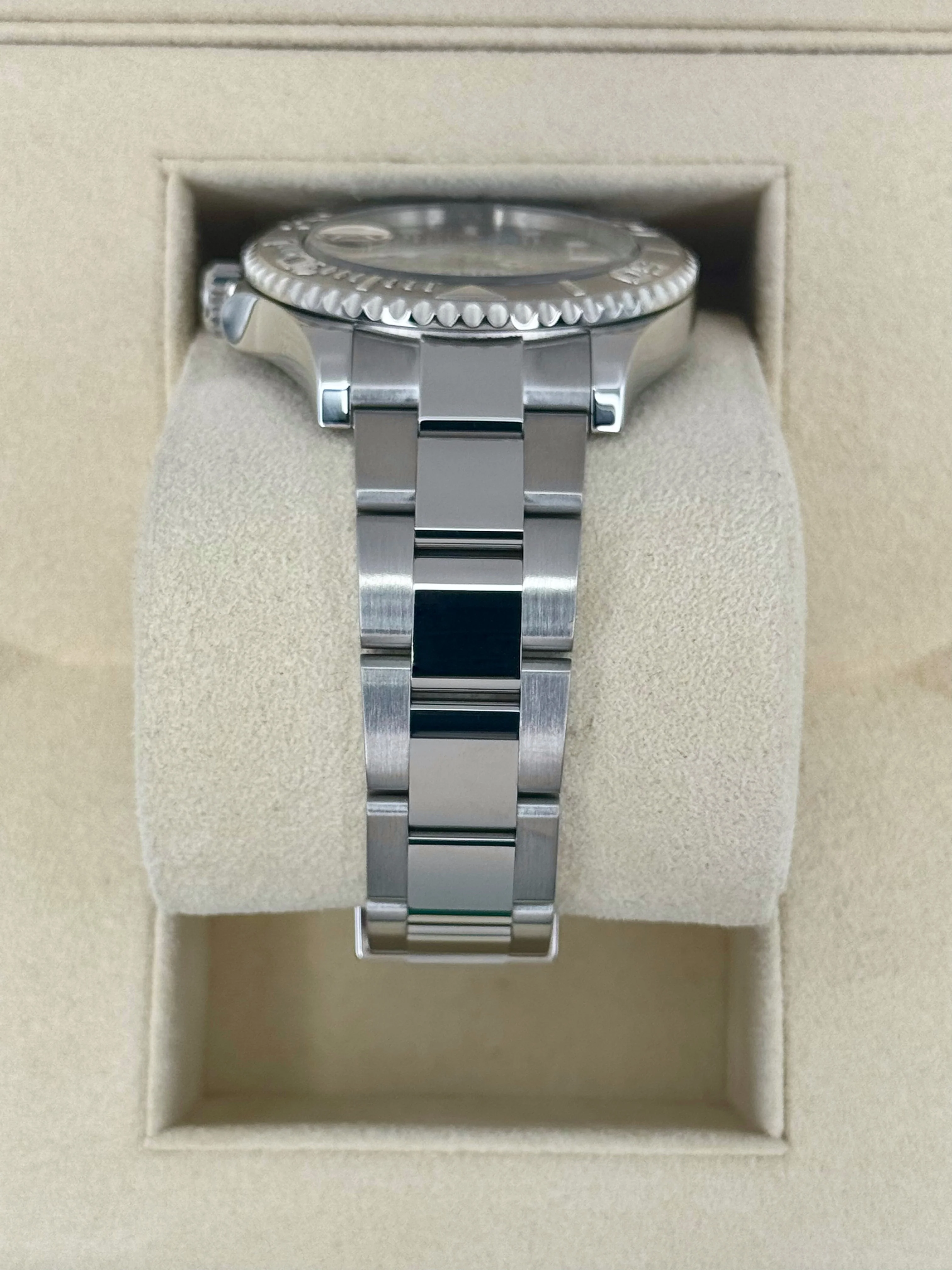 2017 Rolex Yacht-Master 37mm 268622 Stainless Steel Rhodium Dial - Image 4