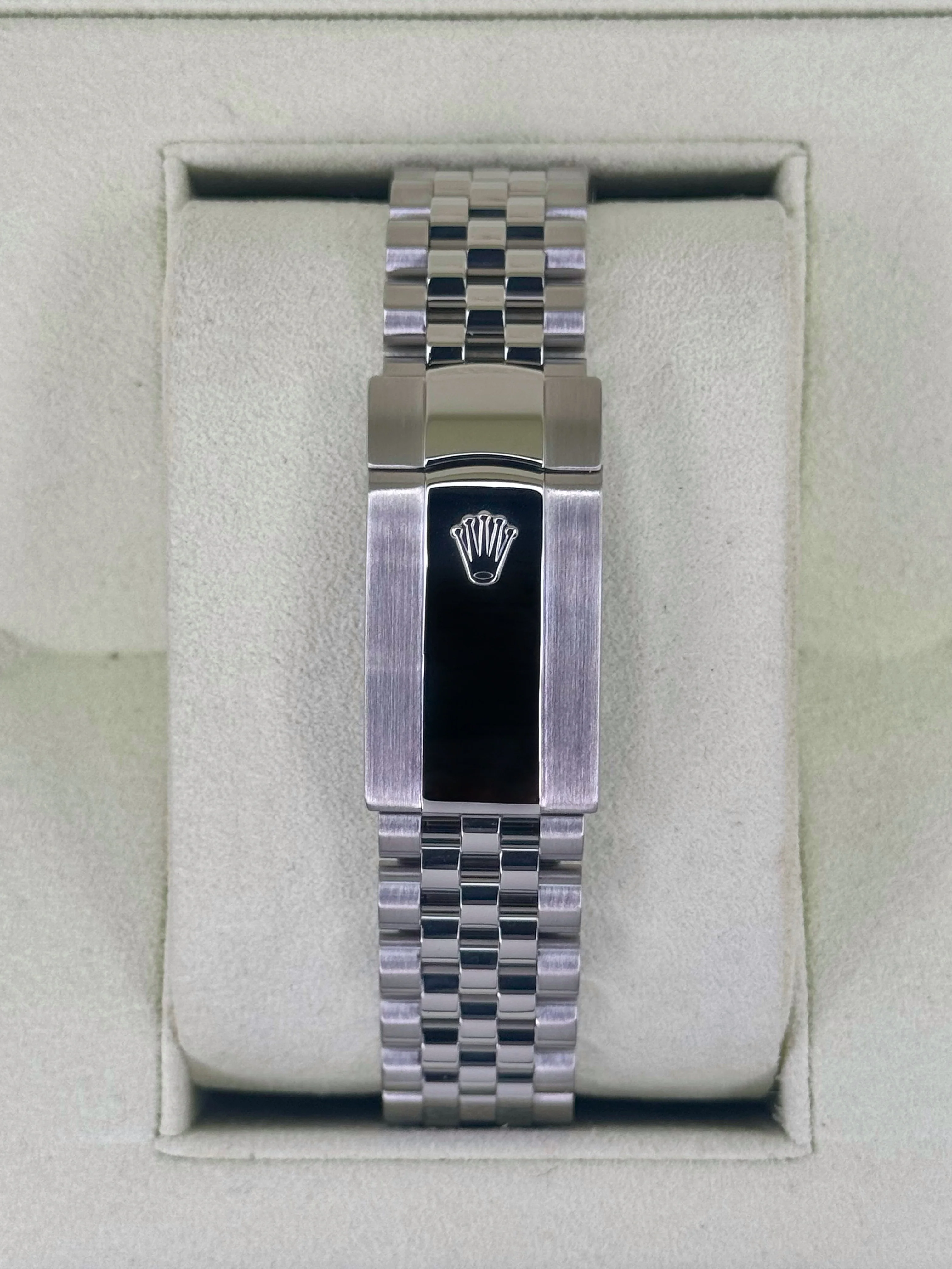 2018 Rolex Datejust 41mm 126300 Stainless Steel Jubilee Black Dial - Image 2
