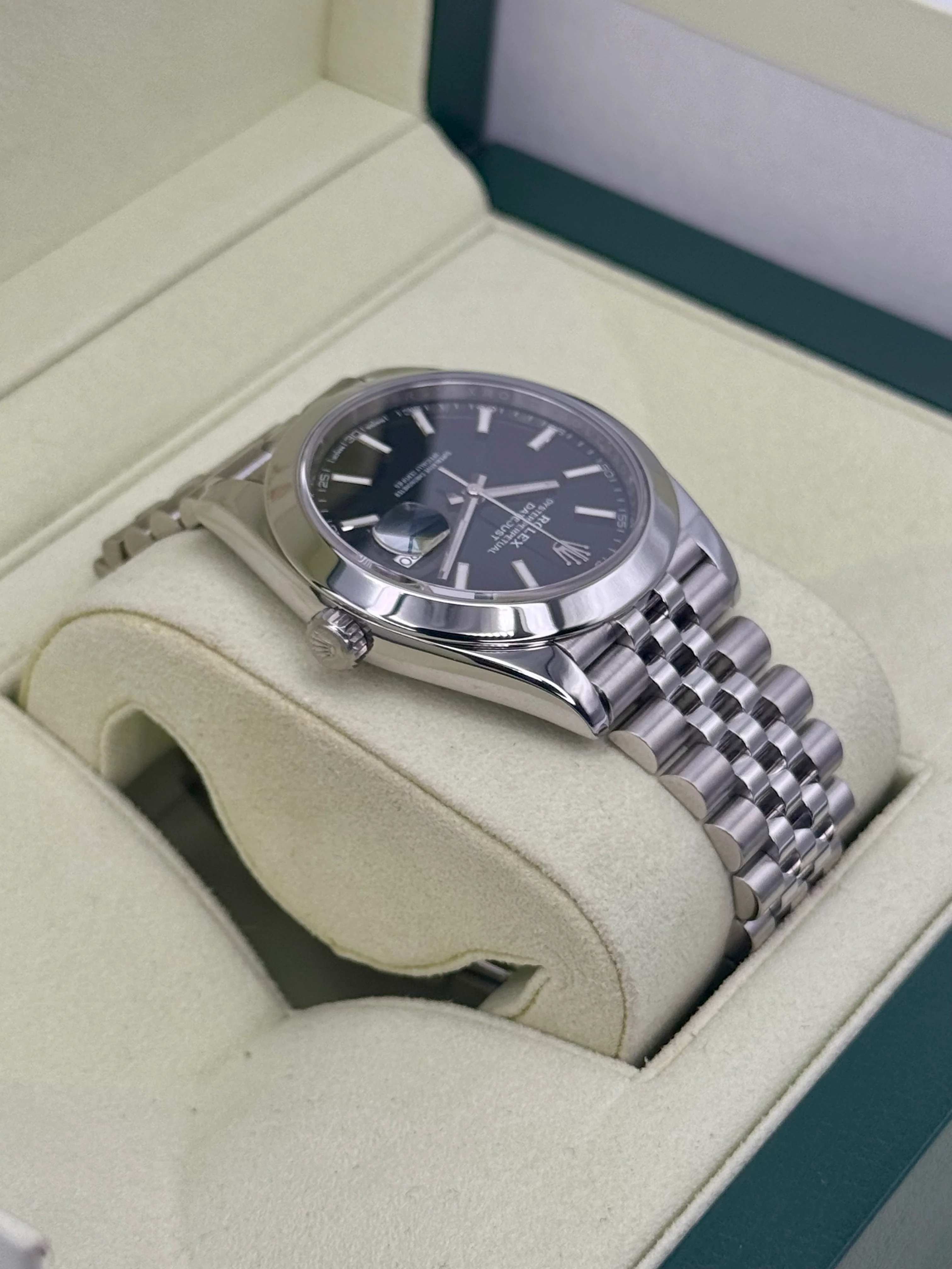 2018 Rolex Datejust 41mm 126300 Stainless Steel Jubilee Black Dial - Image 8