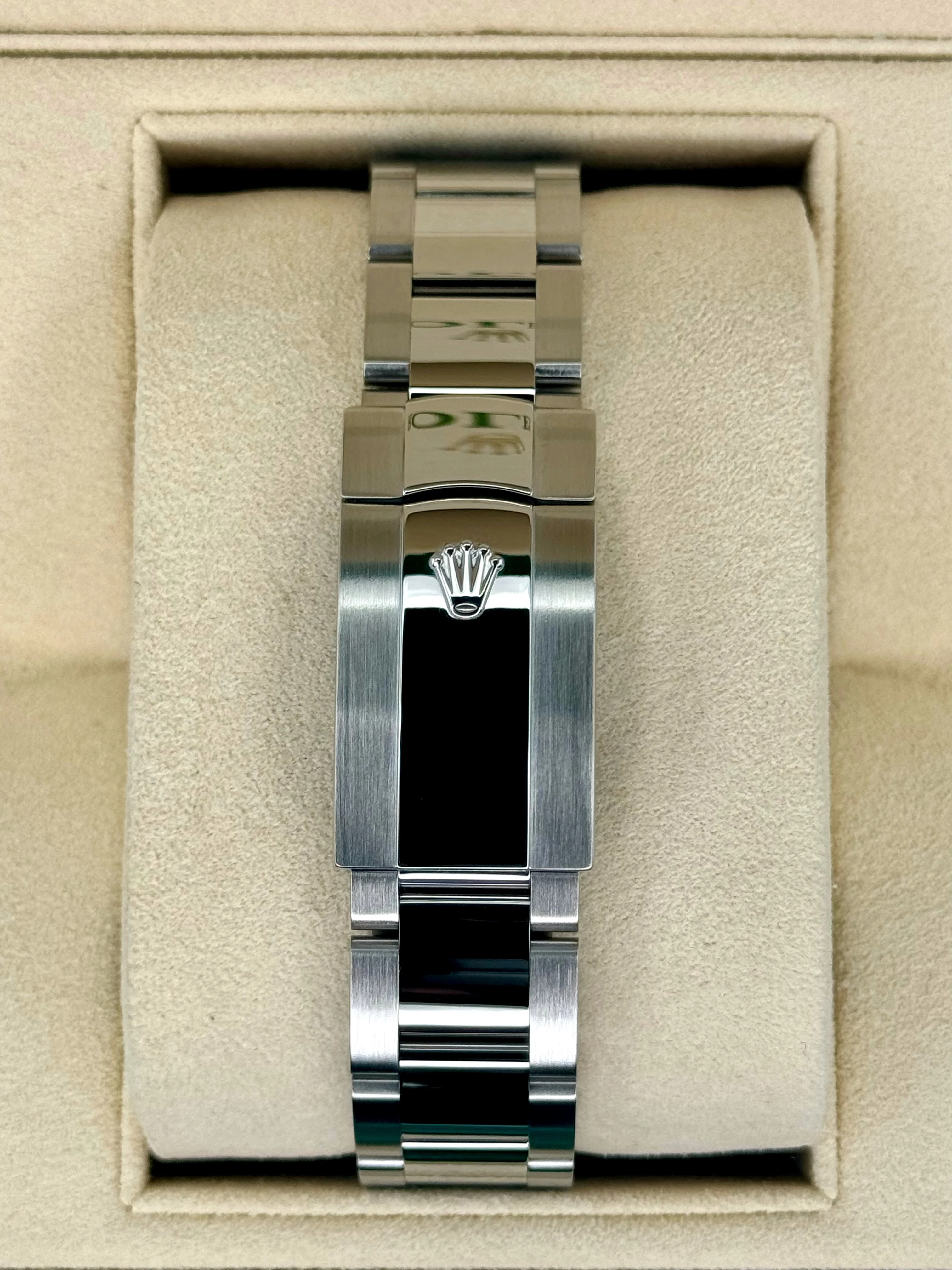2018 Rolex Datejust 41mm 126300 Stainless Steel Oyster Silver Dial - Image 2