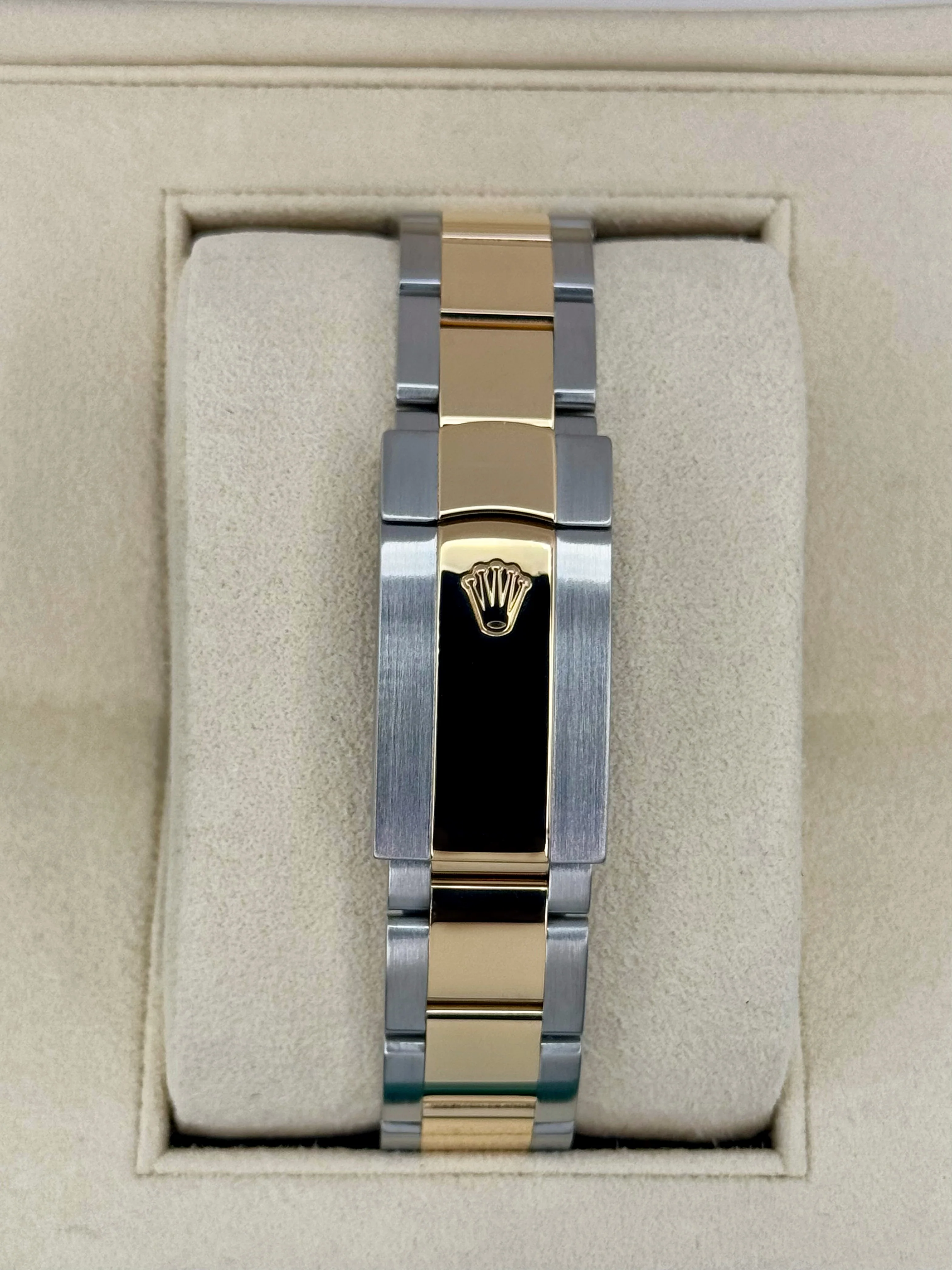 2018 Rolex Datejust 41mm 126333 Two-Tone Oyster Wimbledon Dial - Image 2