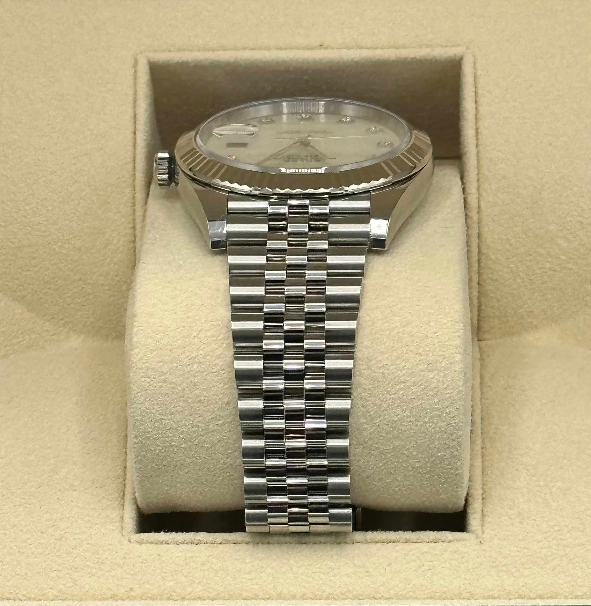 2018 Rolex Datejust 41mm 126334 White MOP Diamond Dial - Image 4