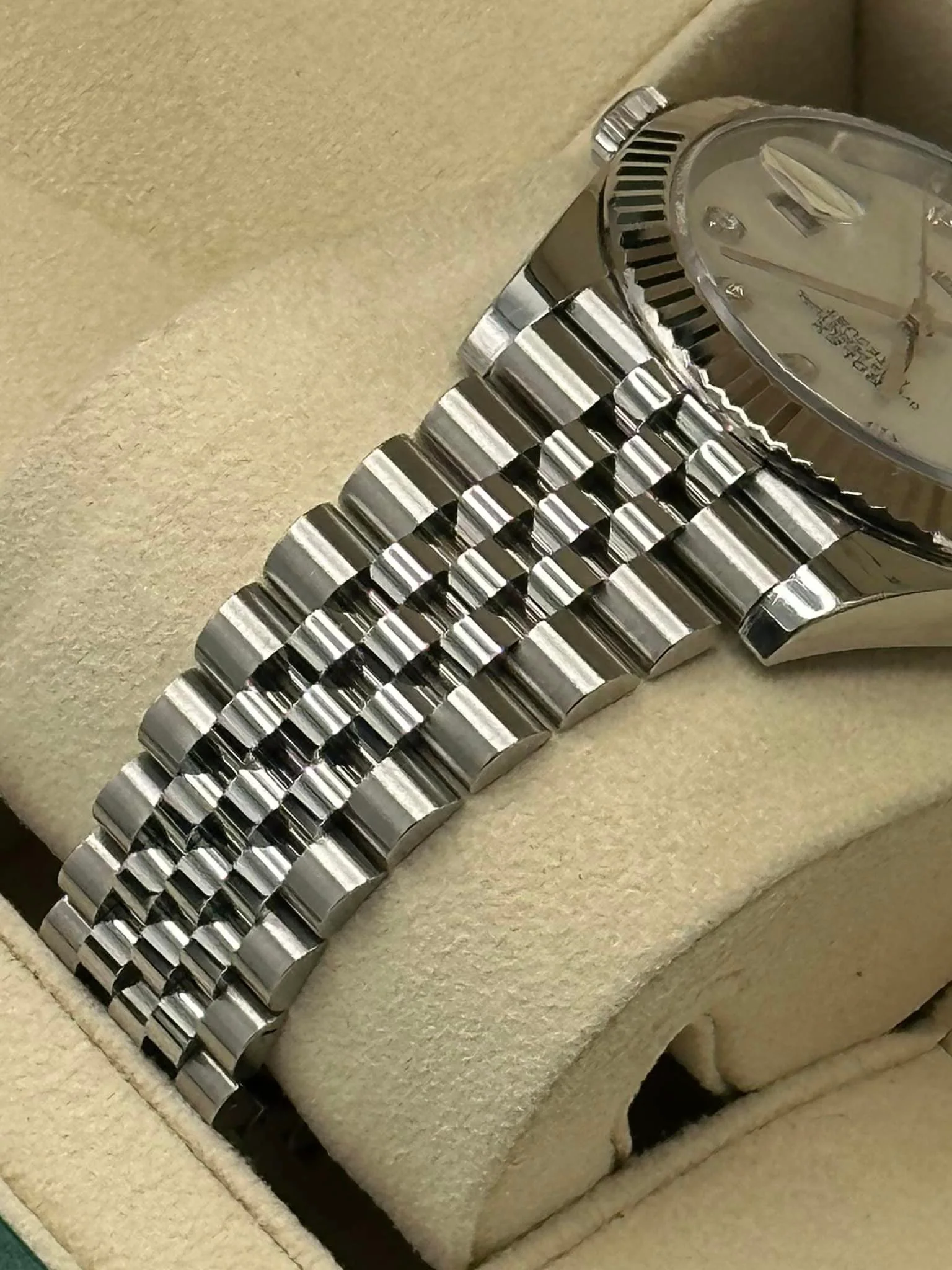 2018 Rolex Datejust 41mm 126334 White MOP Diamond Dial - Image 6