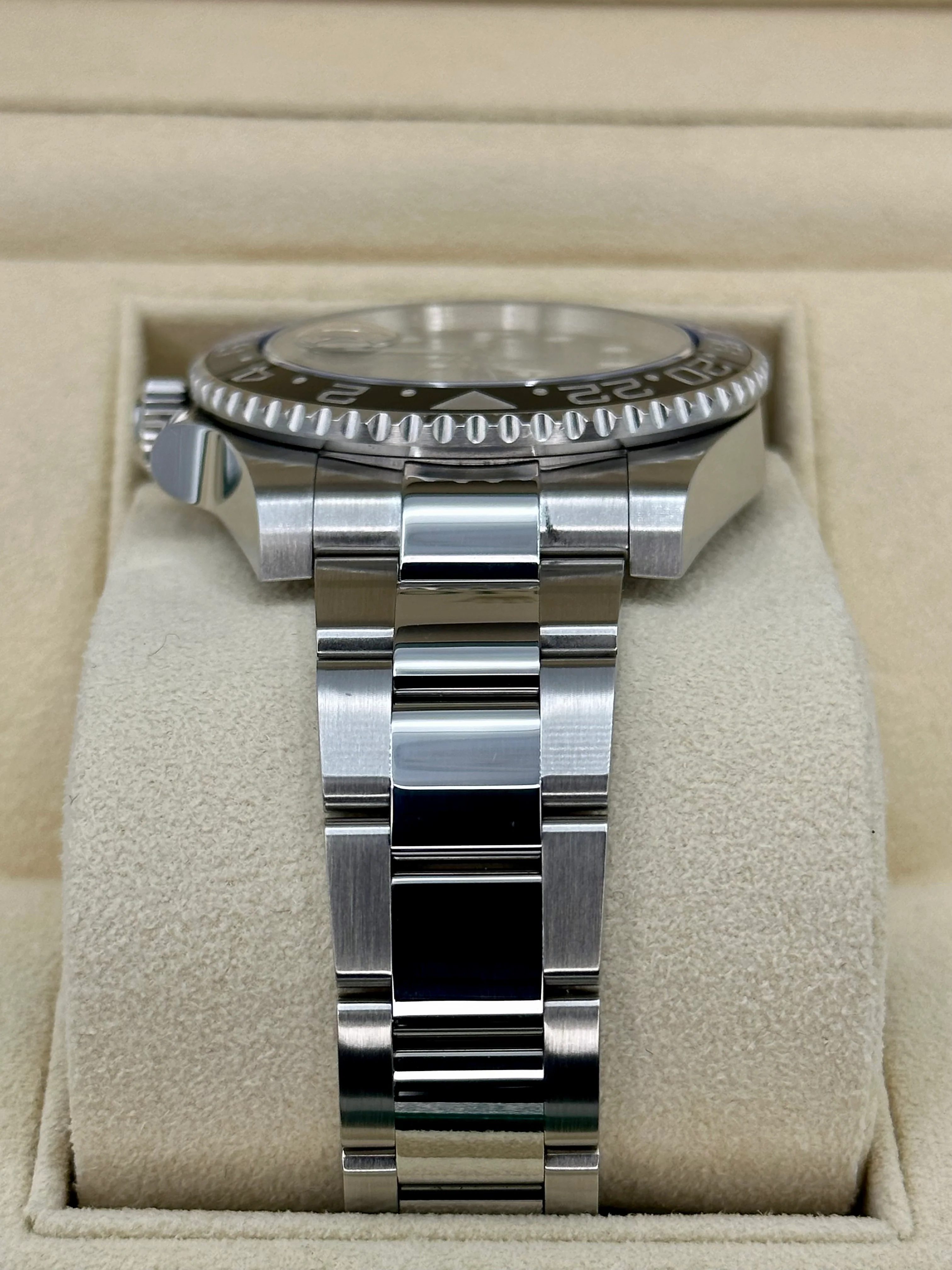 2018 Rolex GMT-Master II "Batman" 40mm 116710BLNR Oyster - Image 4