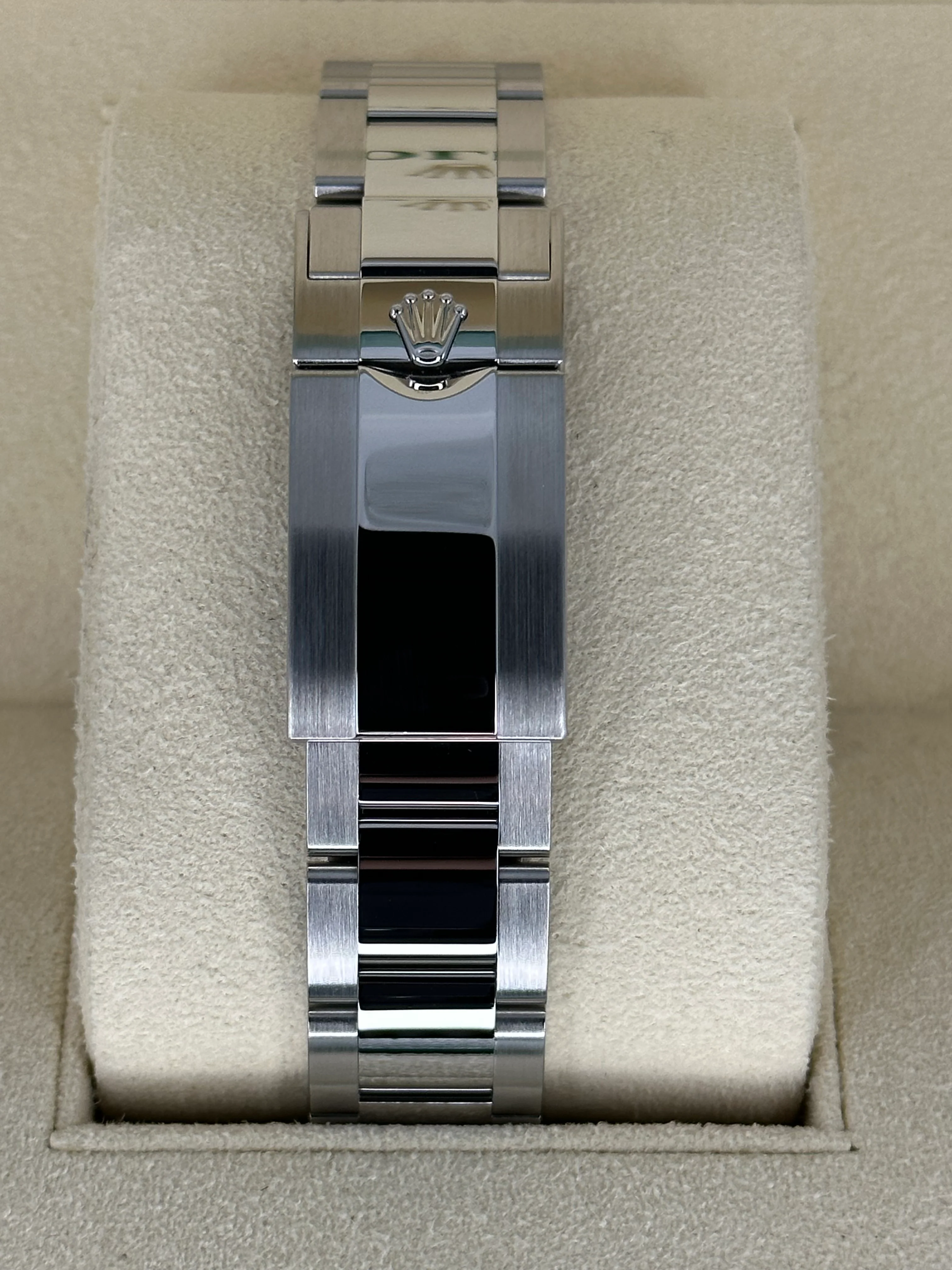 2018 Rolex GMT-Master II "Batman" 40mm 116710BLNR Oyster - Image 2