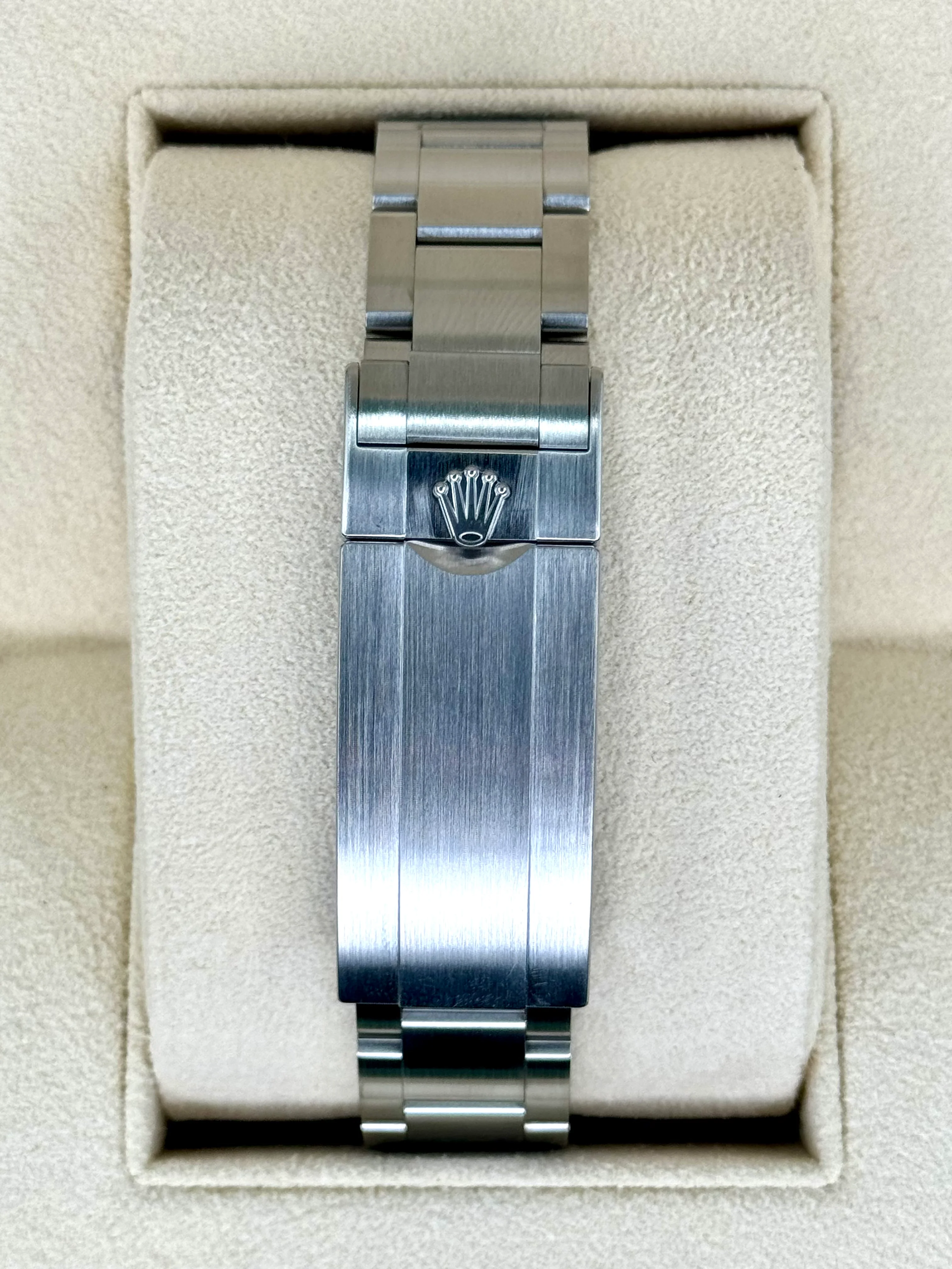2018 Rolex Submariner “Hulk” 40mm 116610LV Green Dial - Image 2