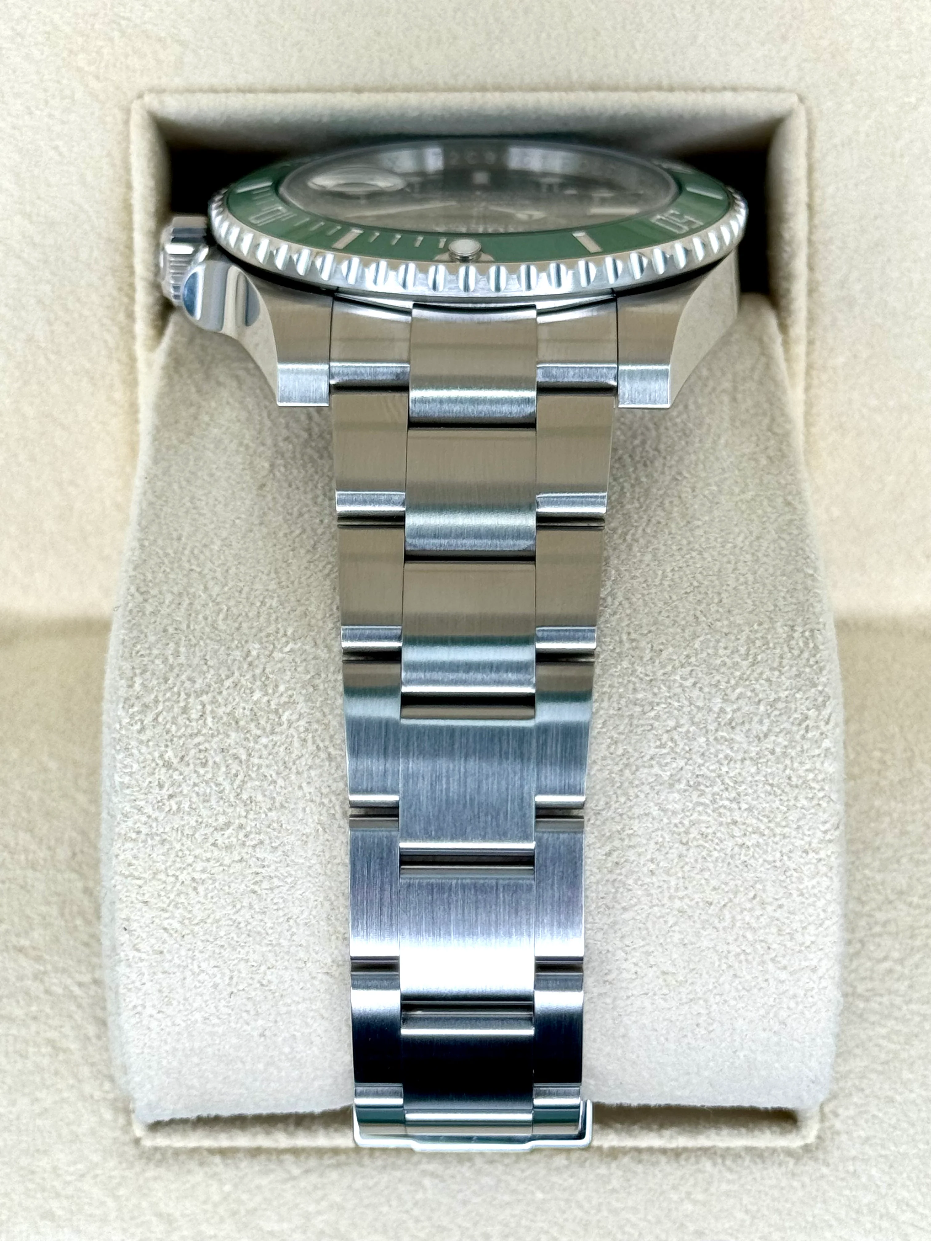 2018 Rolex Submariner “Hulk” 40mm 116610LV Green Dial - Image 4