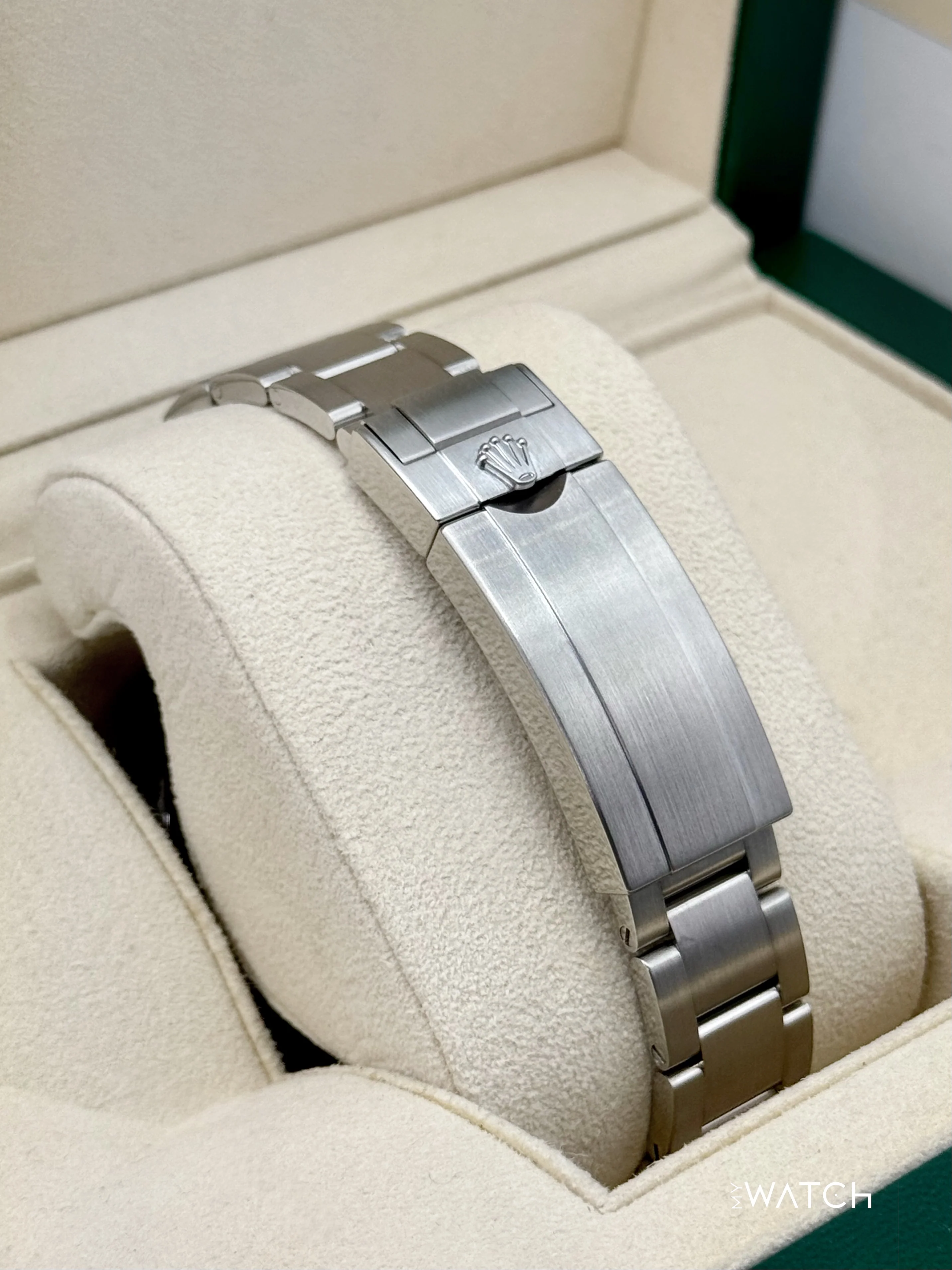 2018 Rolex Submariner “Hulk” 40mm 116610LV Green Dial - Image 2