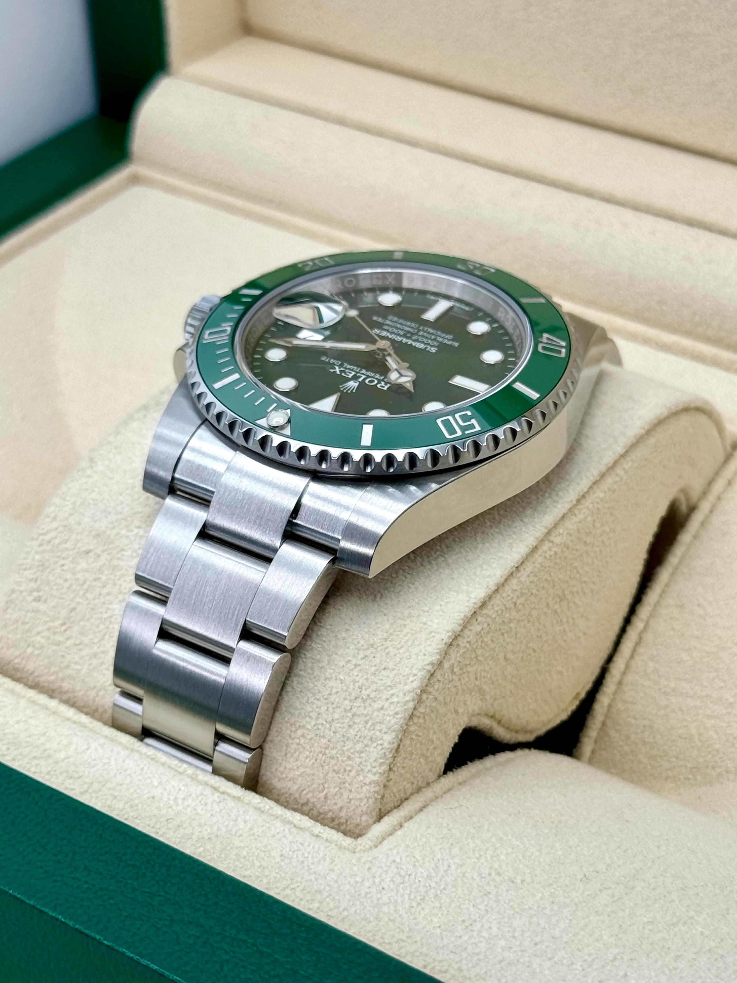 2018 Rolex Submariner “Hulk” 40mm 116610LV Green Dial - Image 7