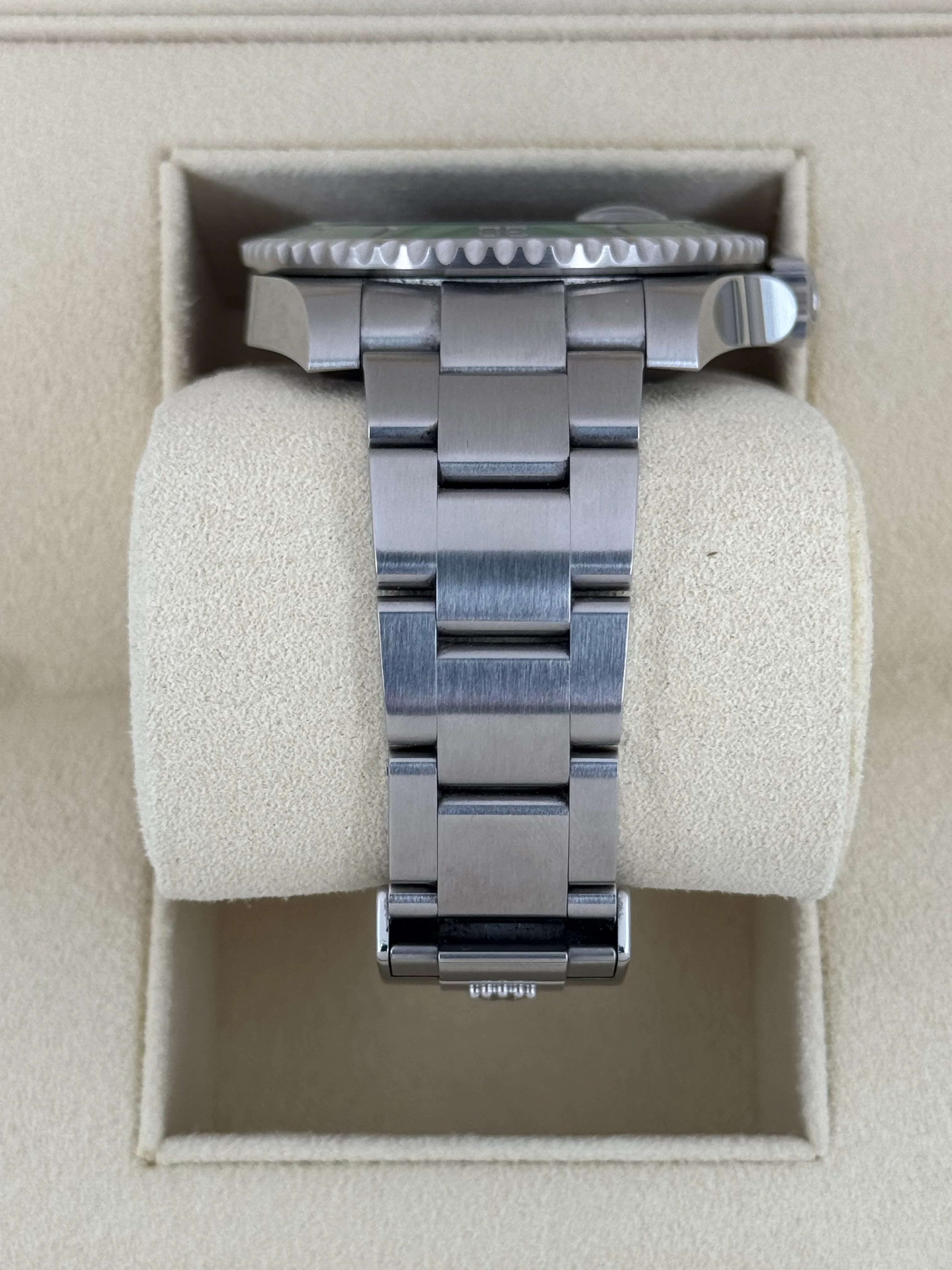 2019 Rolex Submariner “Hulk” 40mm 116610LV Green Dial - Image 3