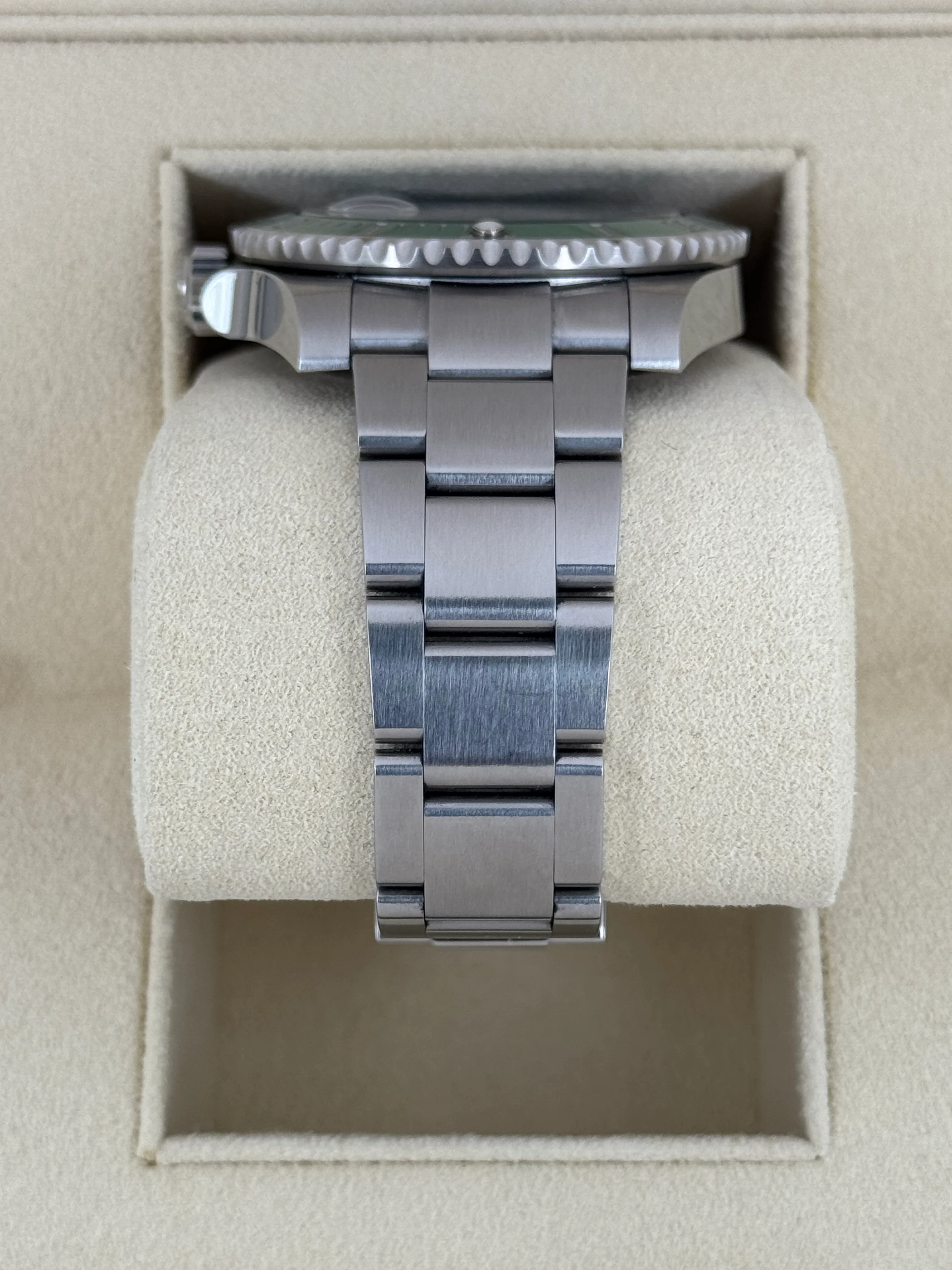 2019 Rolex Submariner “Hulk” 40mm 116610LV Green Dial - Image 4