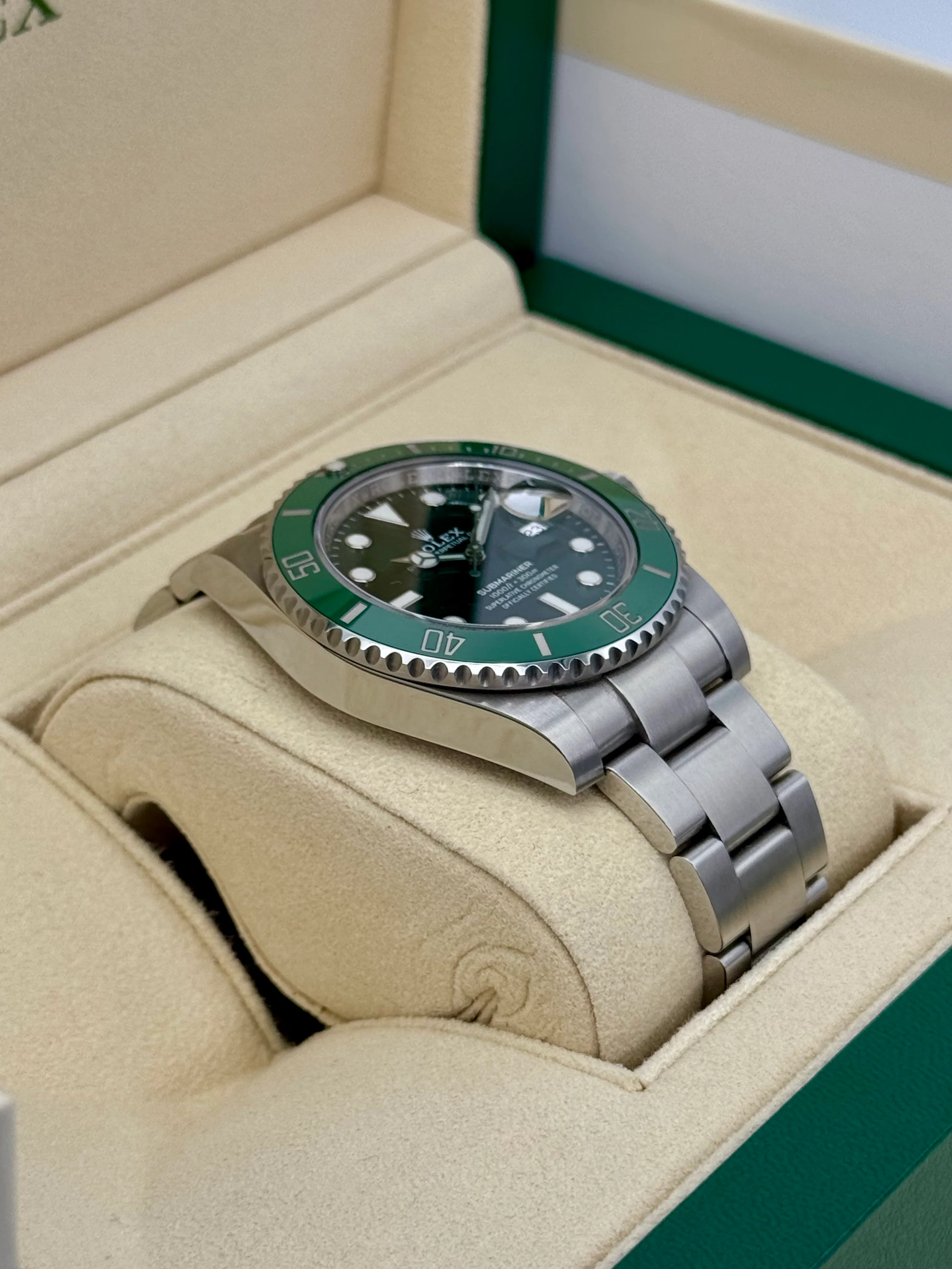 2019 Rolex Submariner “Hulk” 40mm 116610LV Green Dial - Image 6