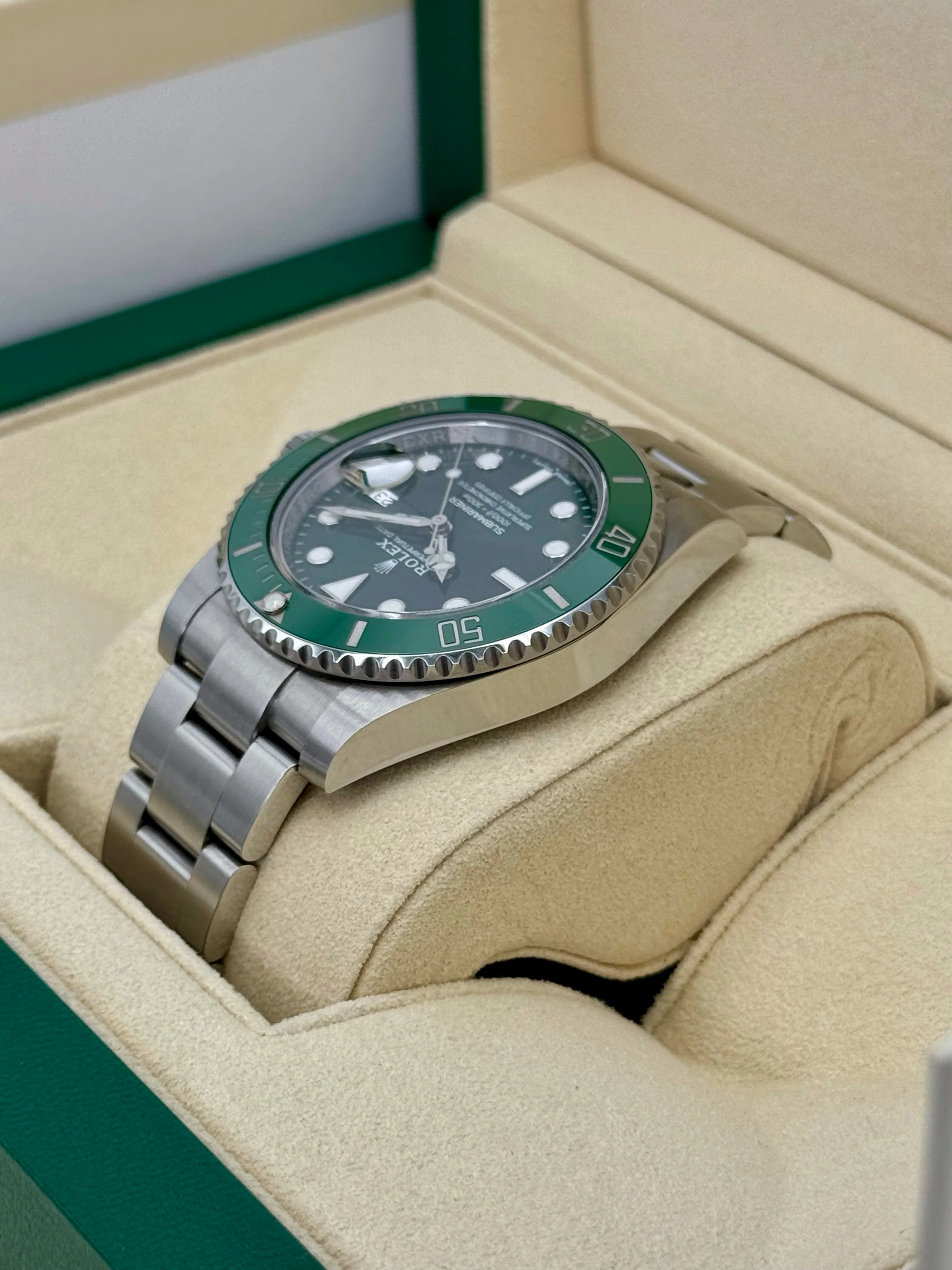 2019 Rolex Submariner “Hulk” 40mm 116610LV Green Dial - Image 7