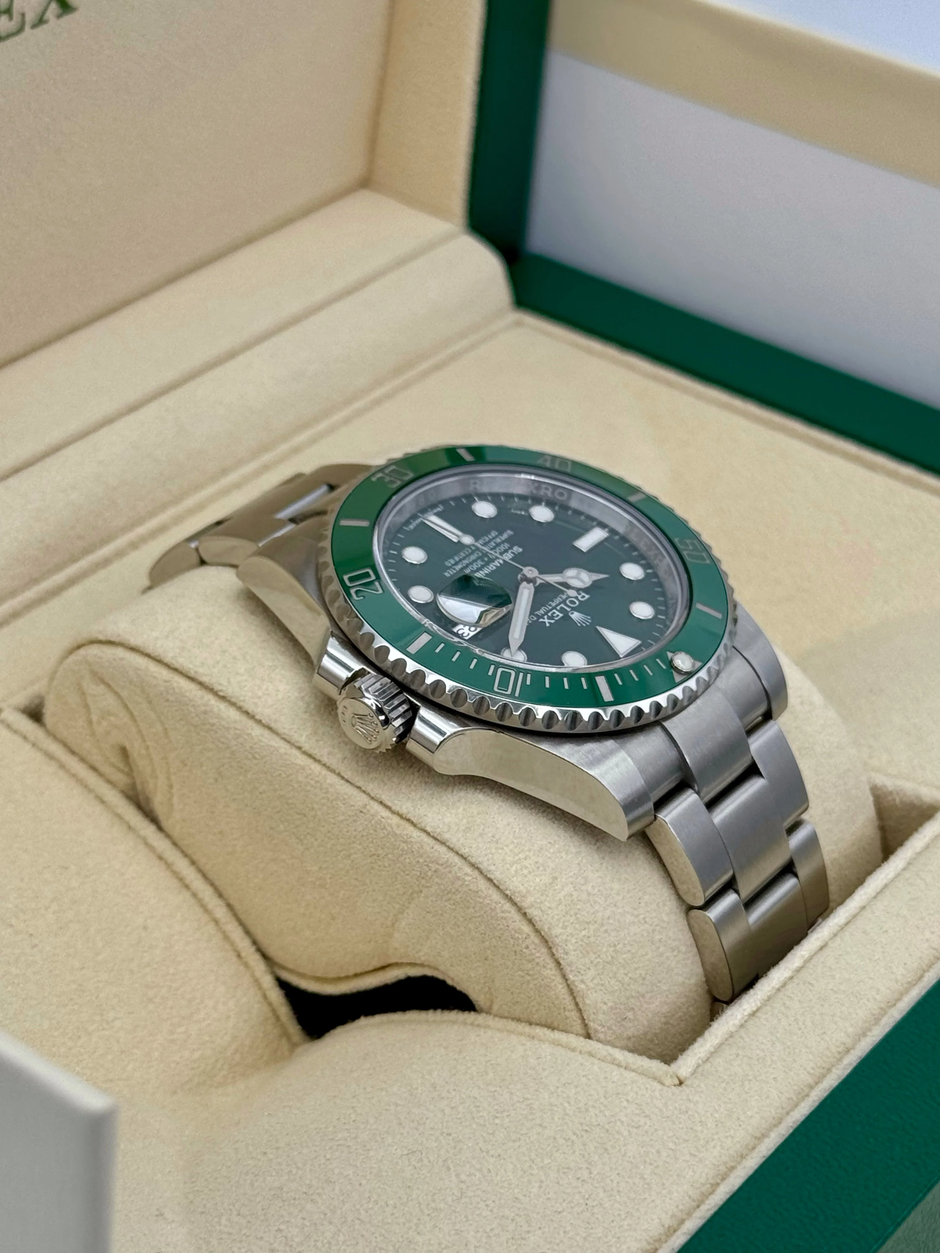 2019 Rolex Submariner “Hulk” 40mm 116610LV Green Dial - Image 8