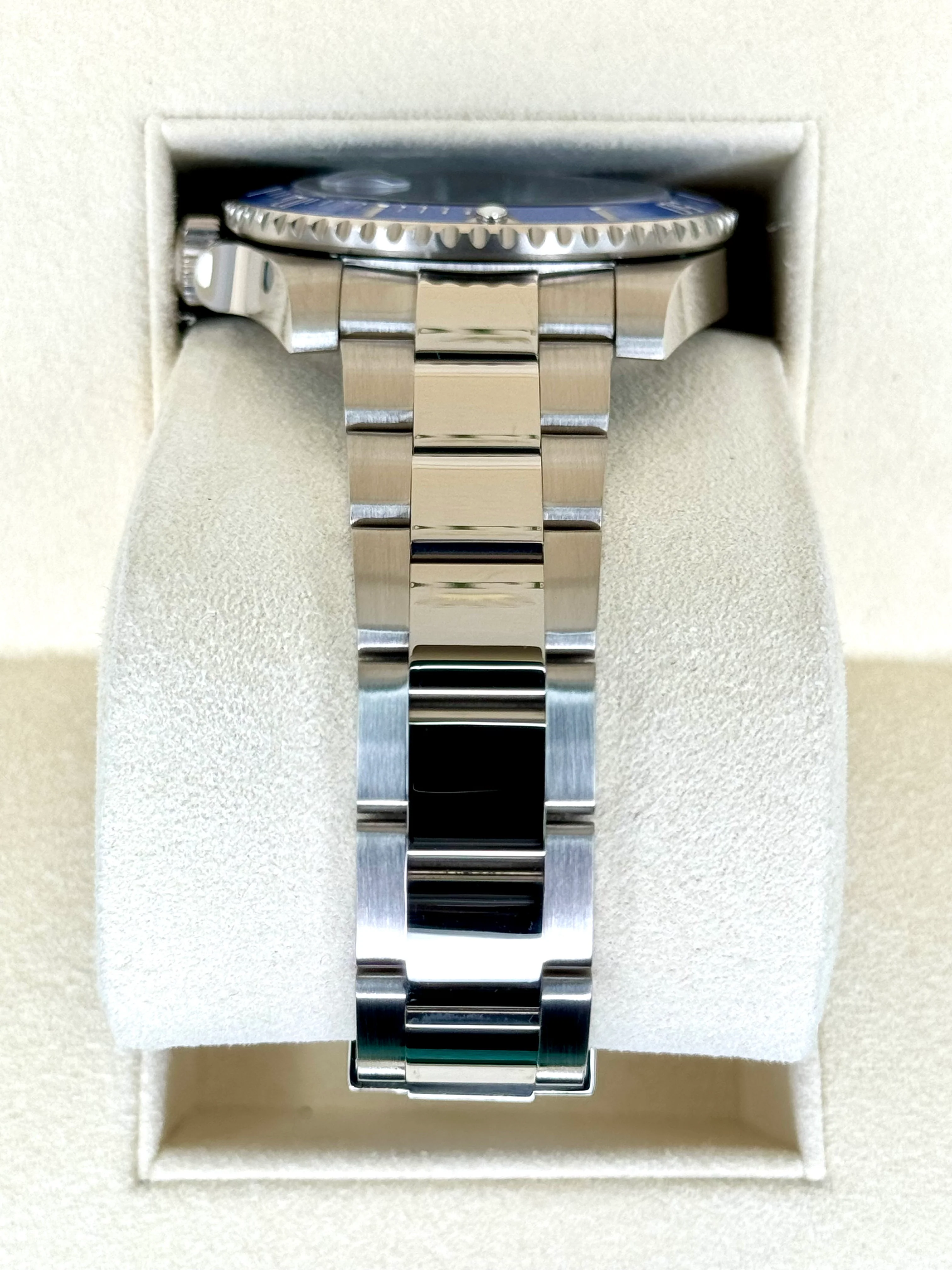 2018 Rolex Submariner "Smurf" 40mm 116619LB White Gold Blue Dial - Image 4
