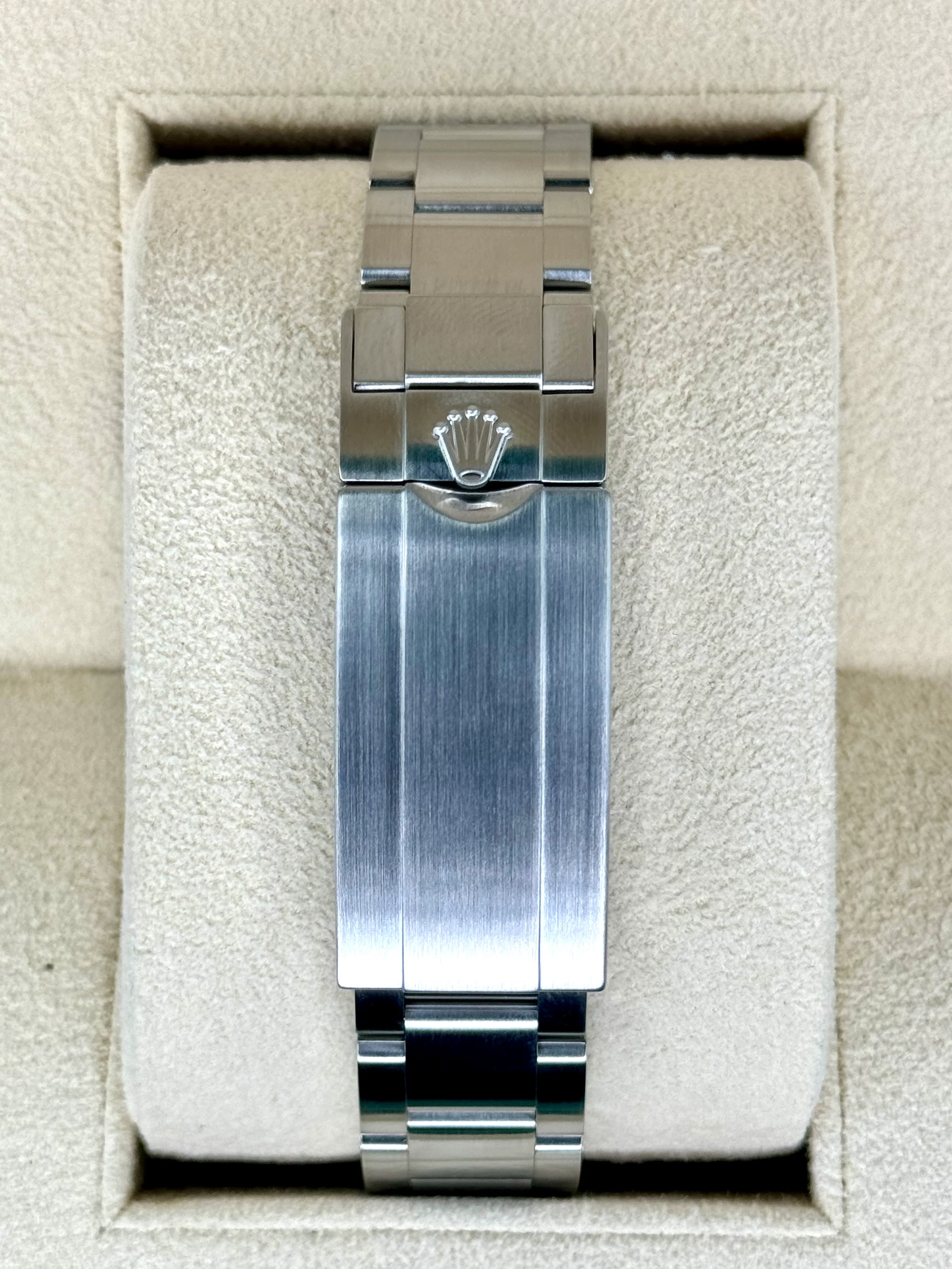 2018 Rolex Submariner “Hulk” 40mm 116610LV Green Dial - Image 2
