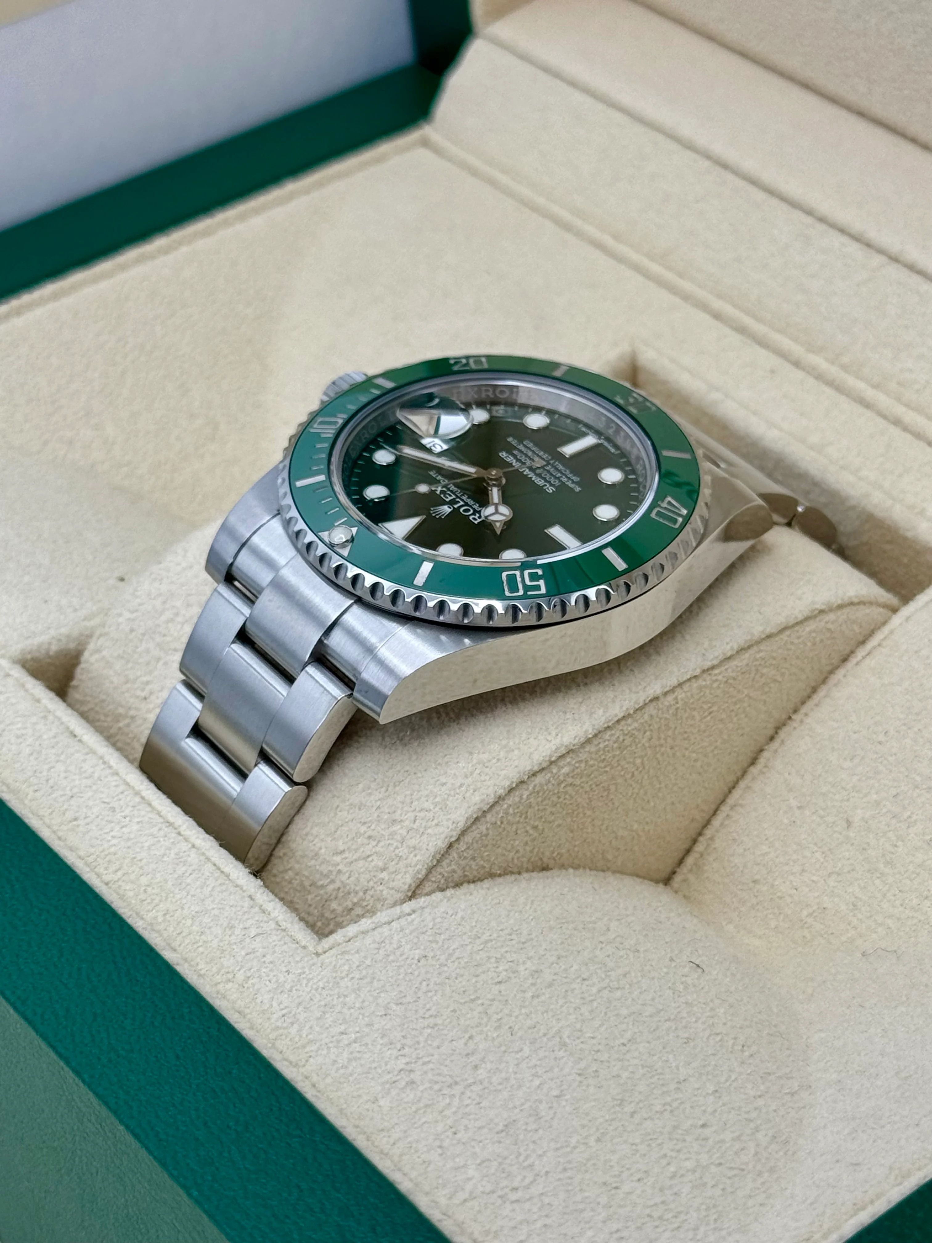 2018 Rolex Submariner “Hulk” 40mm 116610LV Green Dial - Image 7