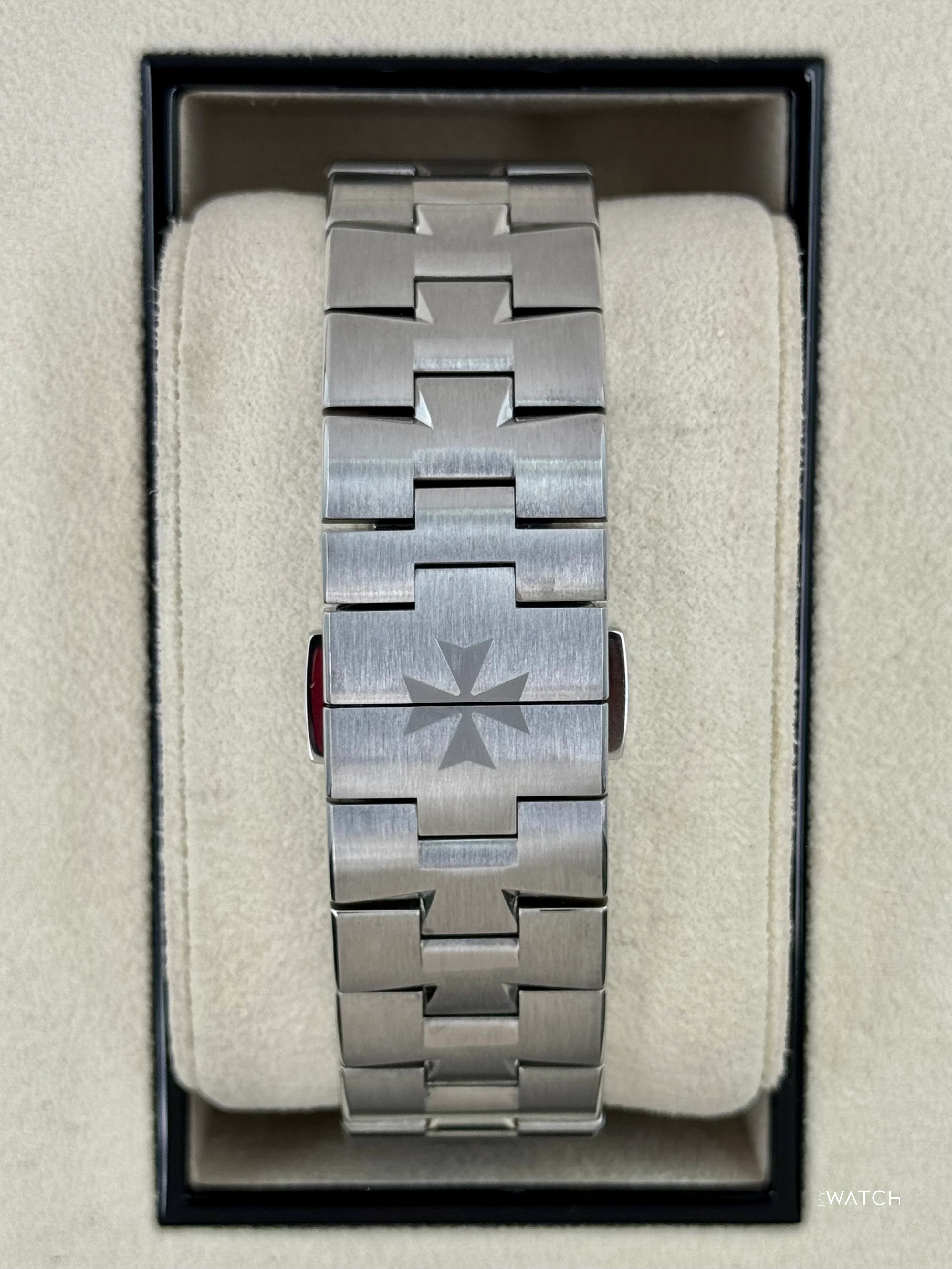 2018 Vacheron Constantin Overseas 42.5mm 5500V Stainless Blue Dial - Image 2