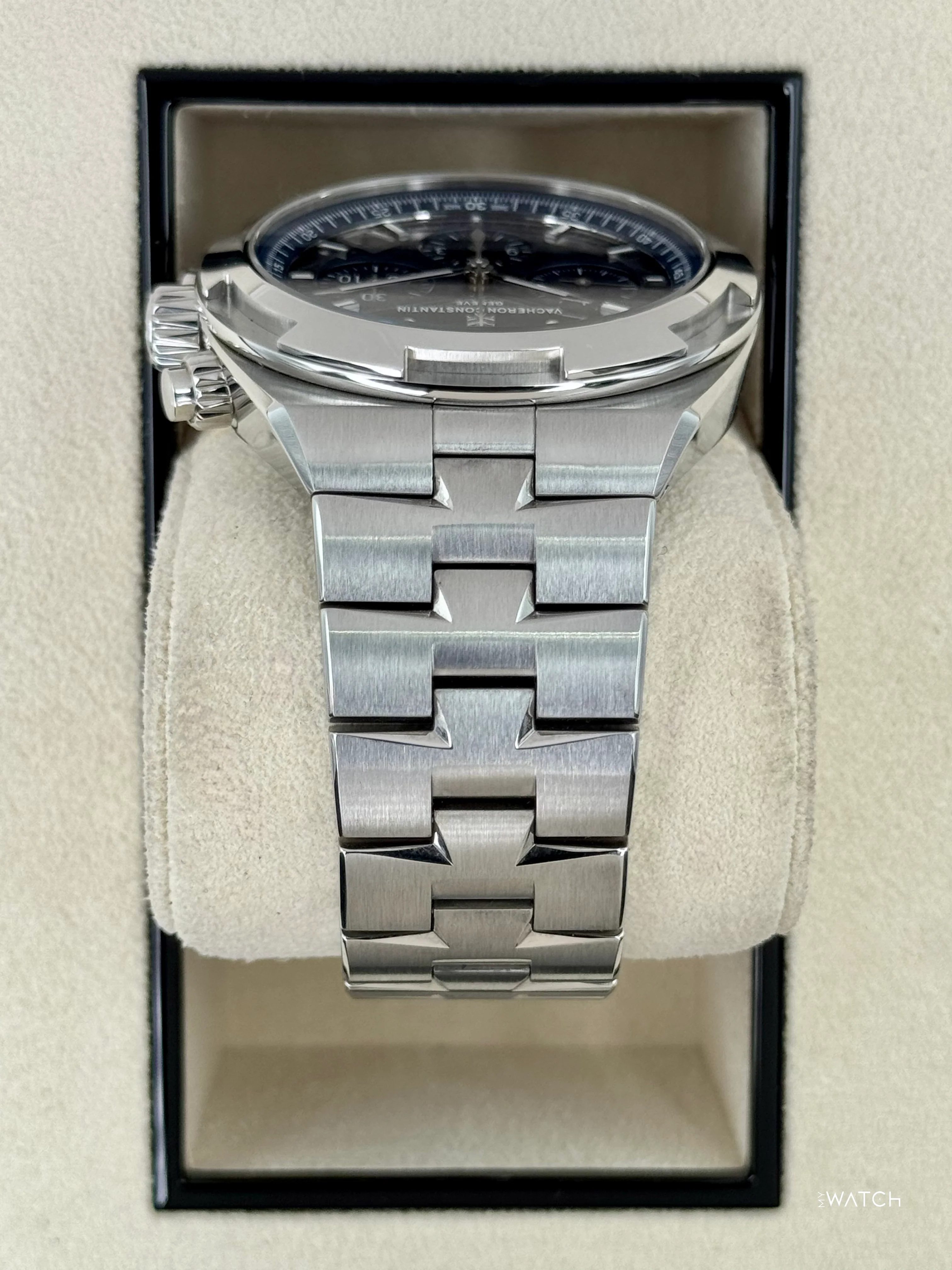 2018 Vacheron Constantin Overseas 42.5mm 5500V Stainless Blue Dial - Image 4