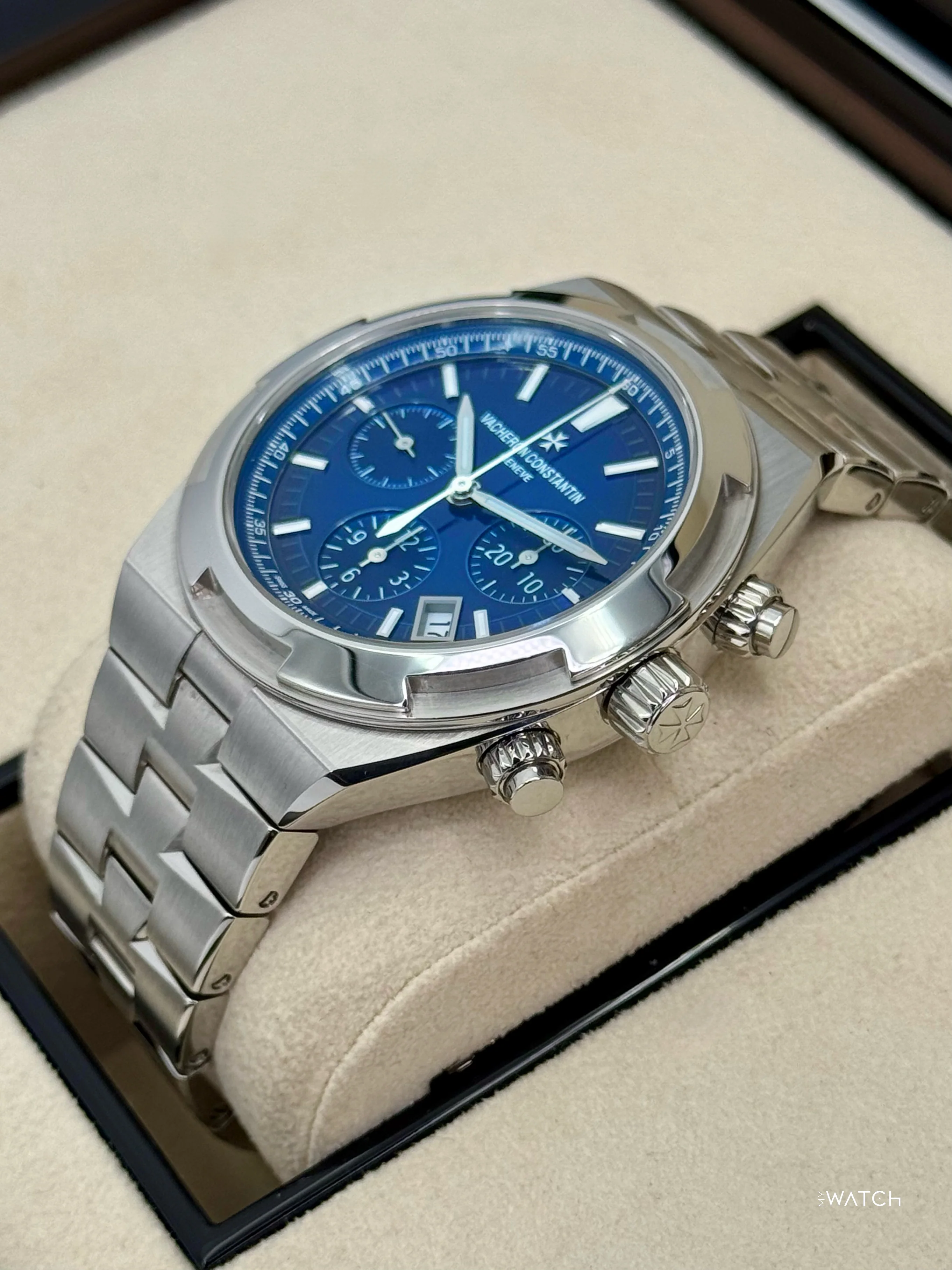 2018 Vacheron Constantin Overseas 42.5mm 5500V Stainless Blue Dial - Image 5