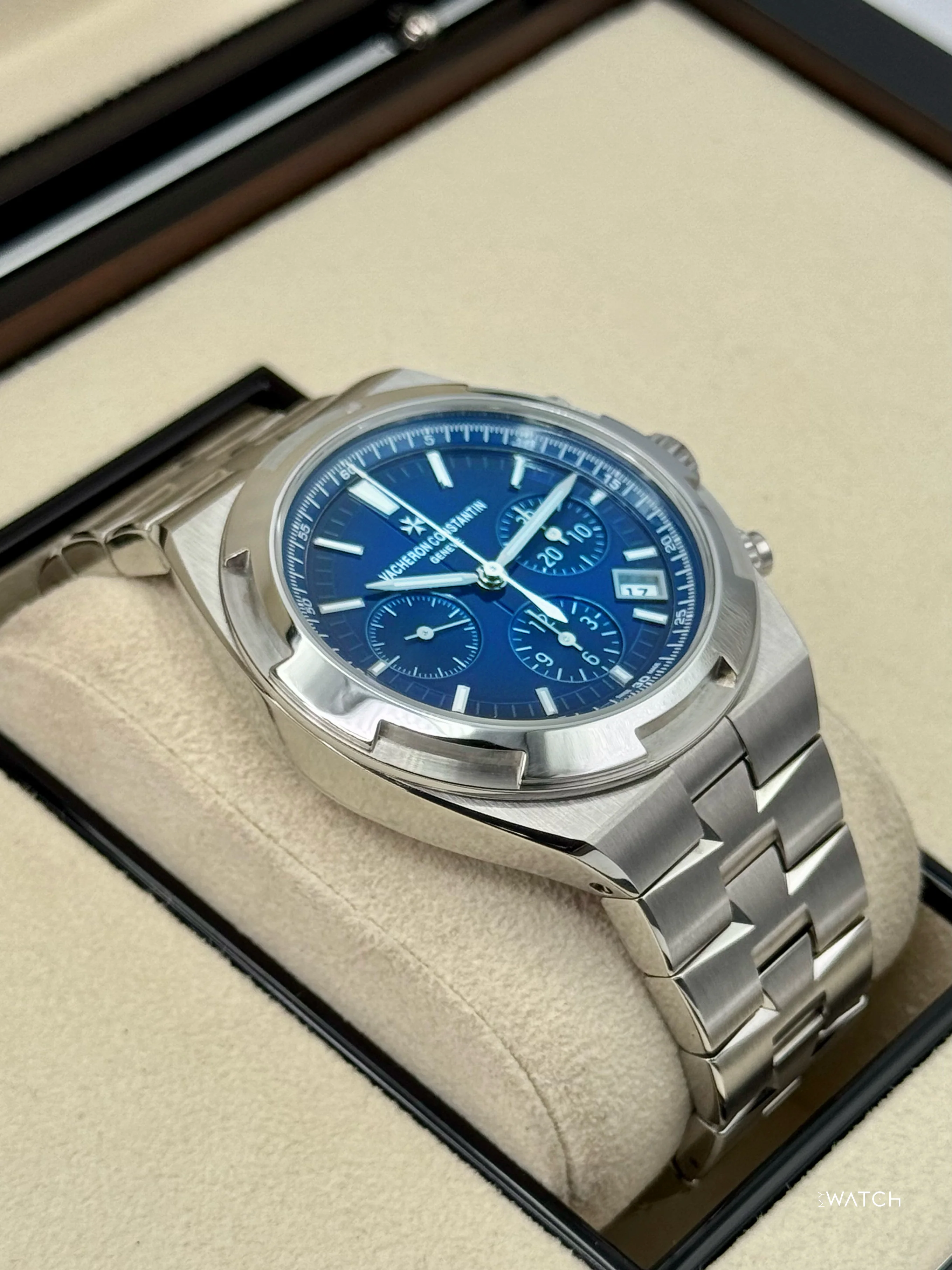 2018 Vacheron Constantin Overseas 42.5mm 5500V Stainless Blue Dial - Image 6