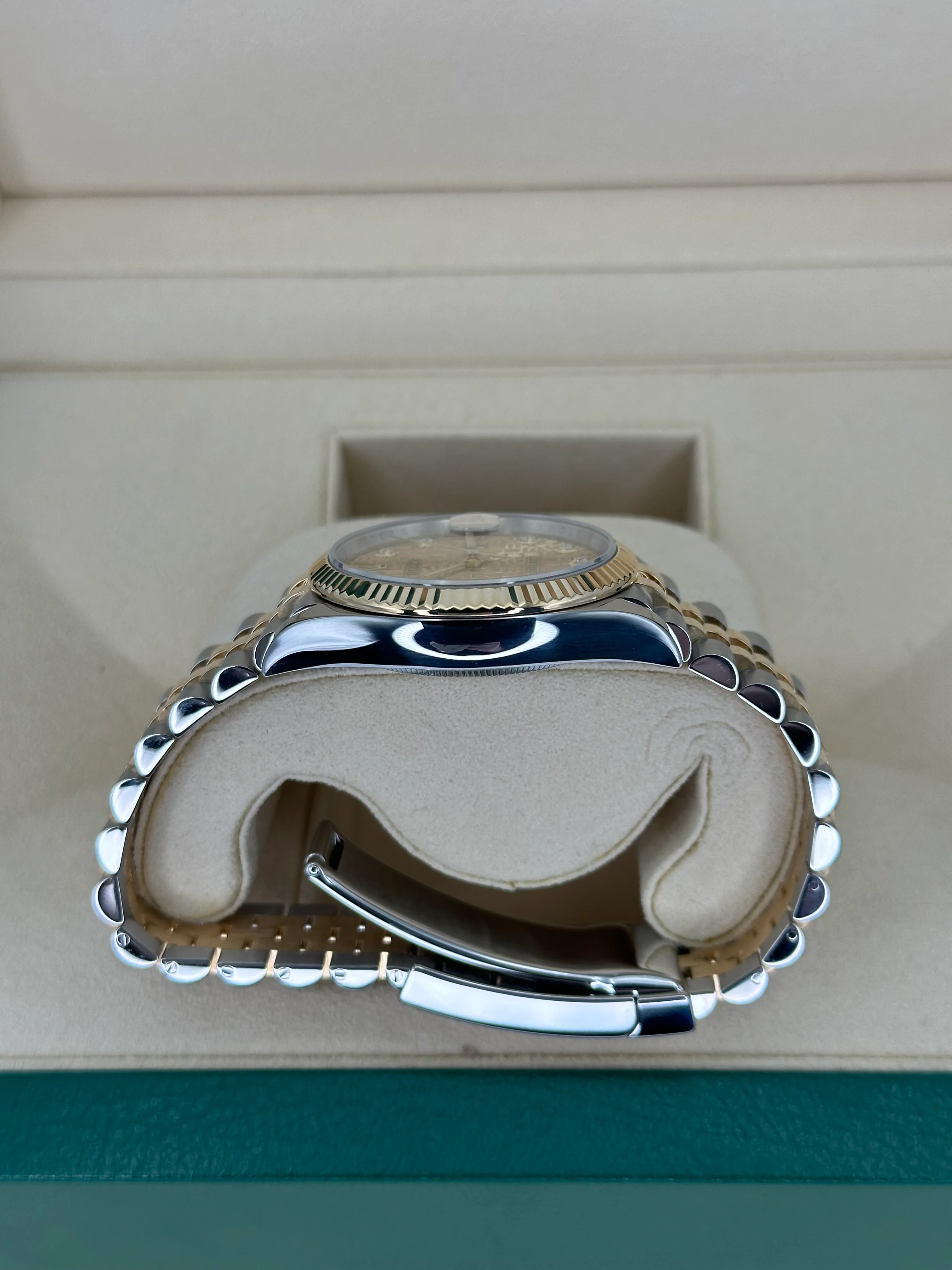 2019 Datejust 36mm 126233 Two-Tone Jubilee 10 Diamond Anniversary Dial - Image 10