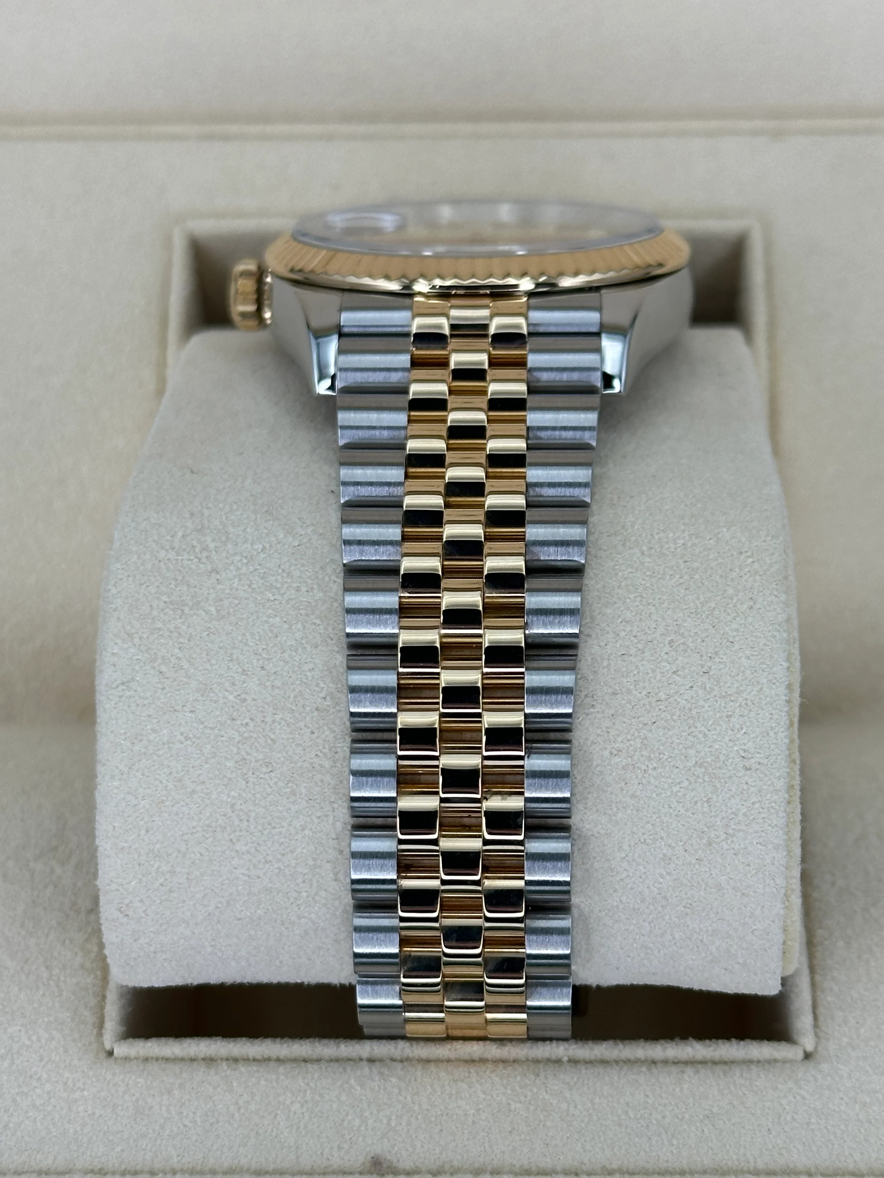 2019 Datejust 36mm 126233 Two-Tone Jubilee 10 Diamond Anniversary Dial - Image 4