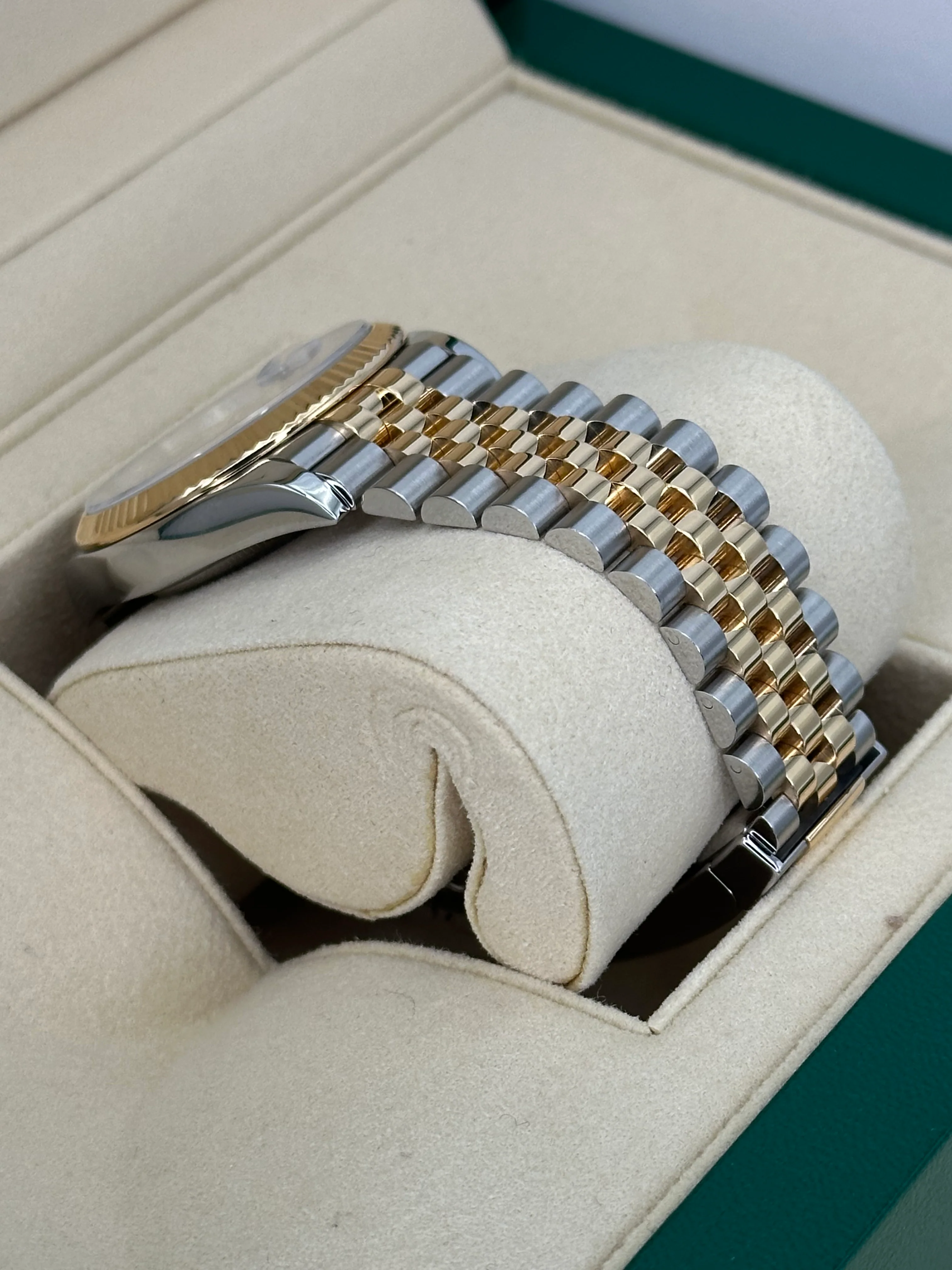 2019 Datejust 36mm 126233 Two-Tone Jubilee 10 Diamond Anniversary Dial - Image 6
