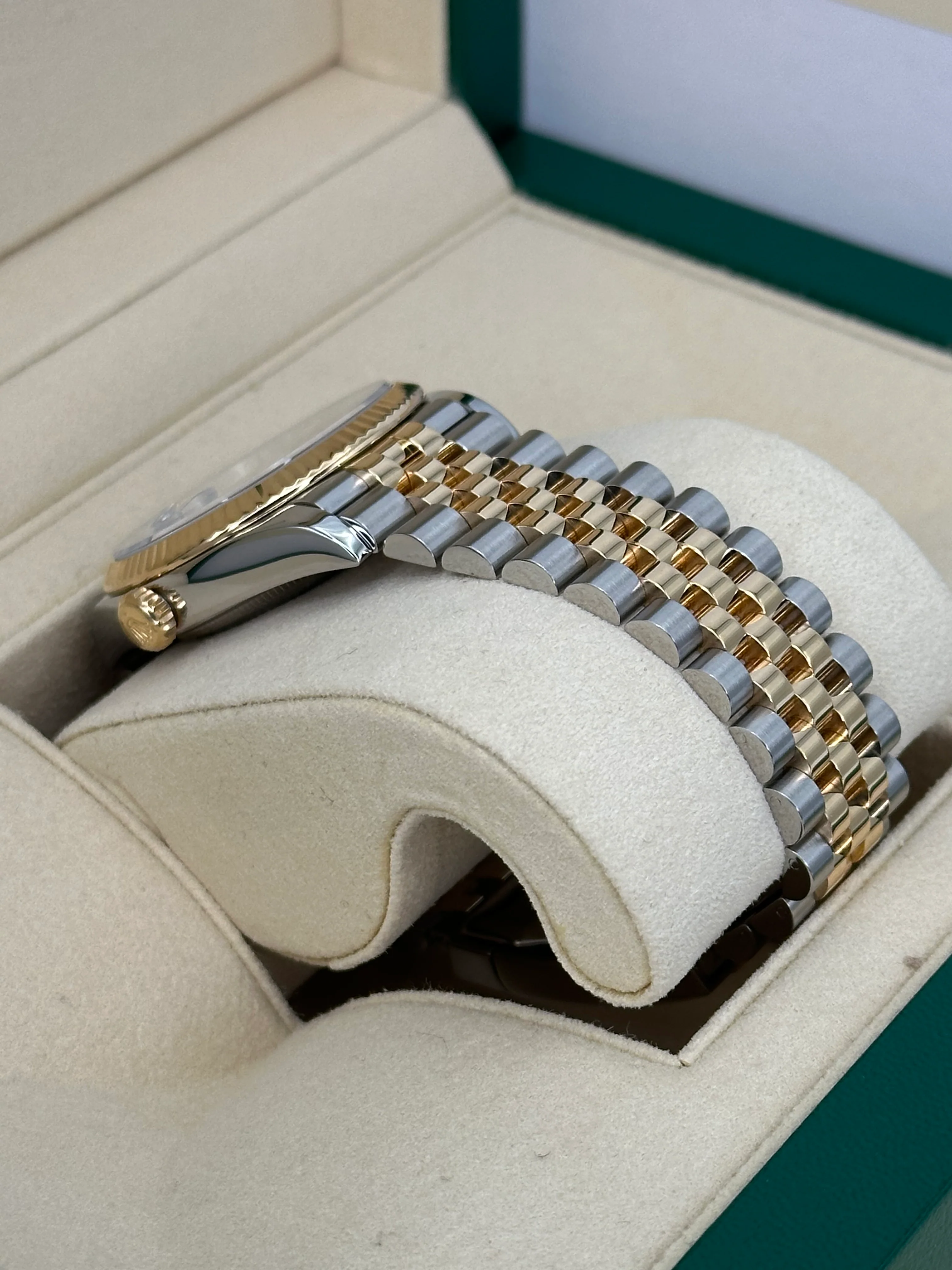 2019 Datejust 36mm 126233 Two-Tone Jubilee 10 Diamond Anniversary Dial - Image 8