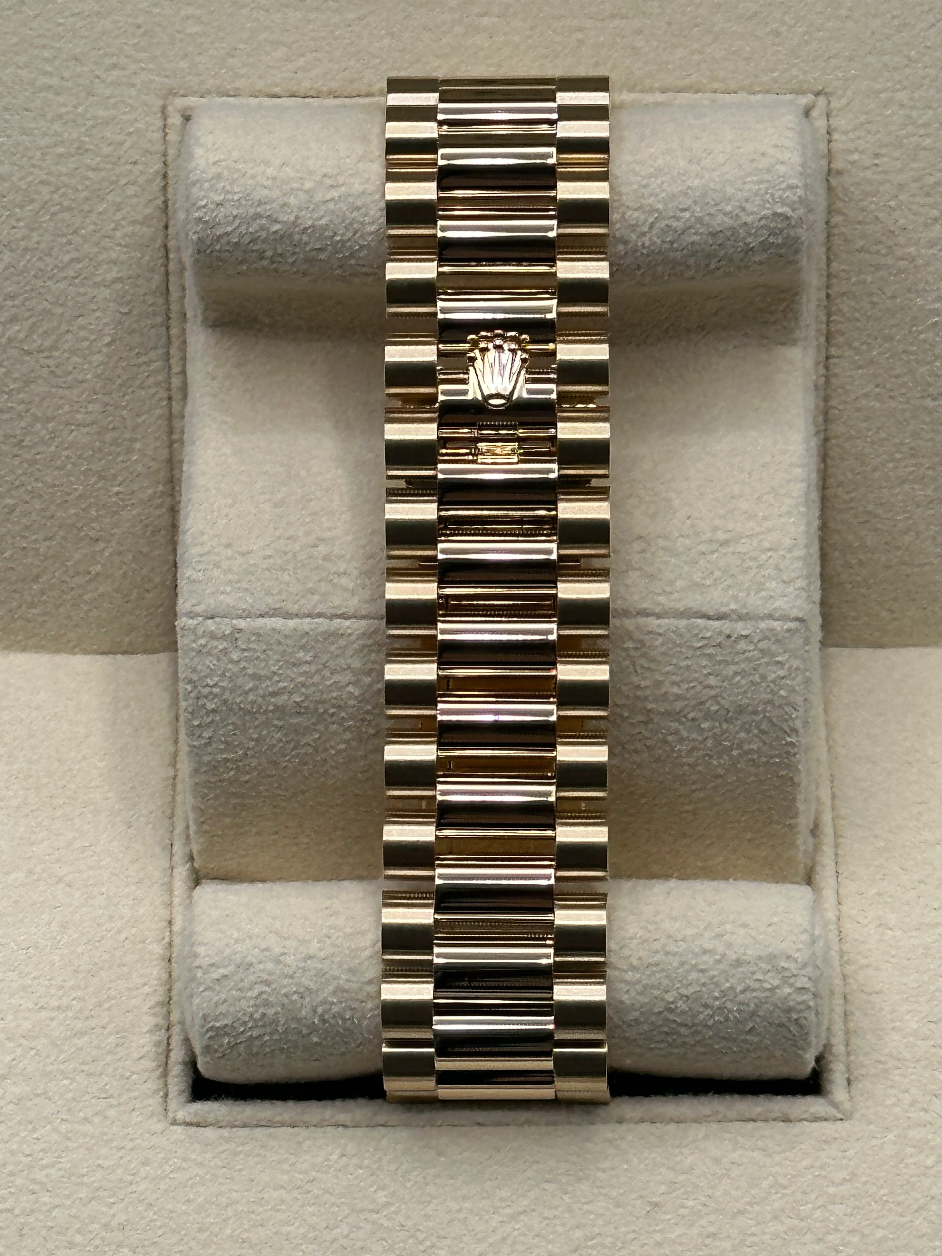 2019 Rolex Day-Date 40mm 228238 Presidential Champagne Dial - Image 2