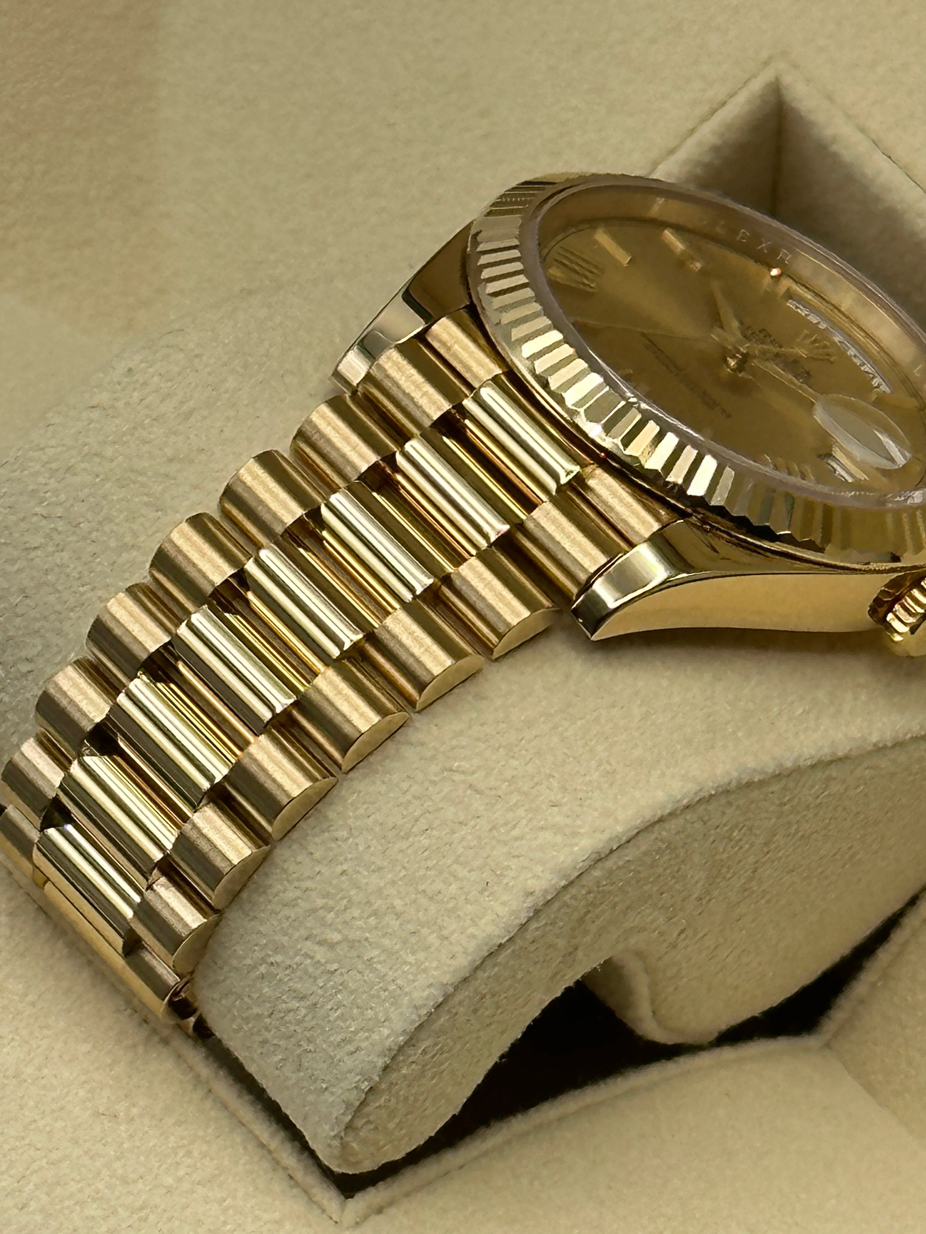 2019 Rolex Day-Date 40mm 228238 Presidential Champagne Dial - Image 8