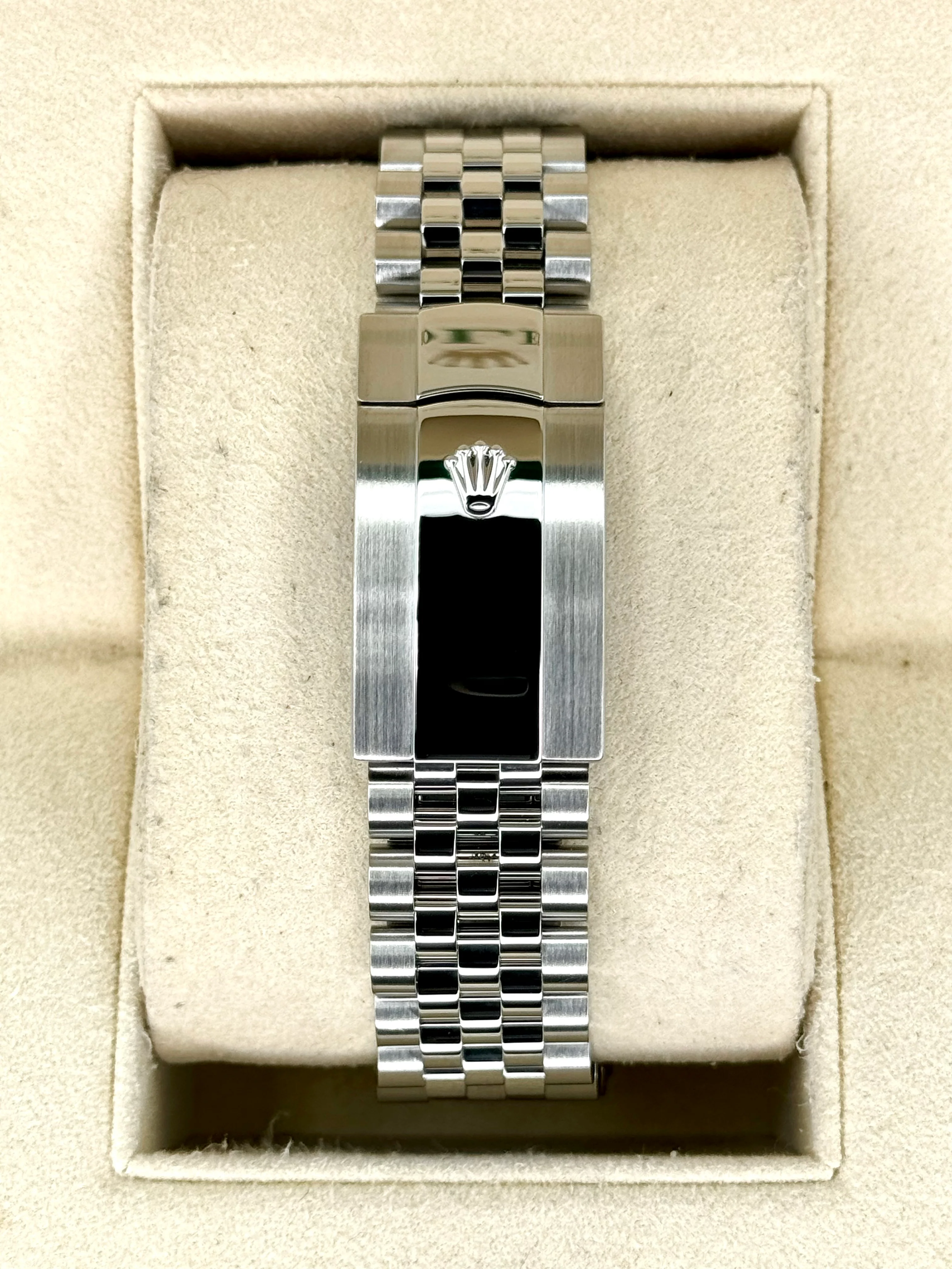 2019 Rolex Datejust 41mm 126334 Stainless Steel Jubilee Black Dial - Image 2
