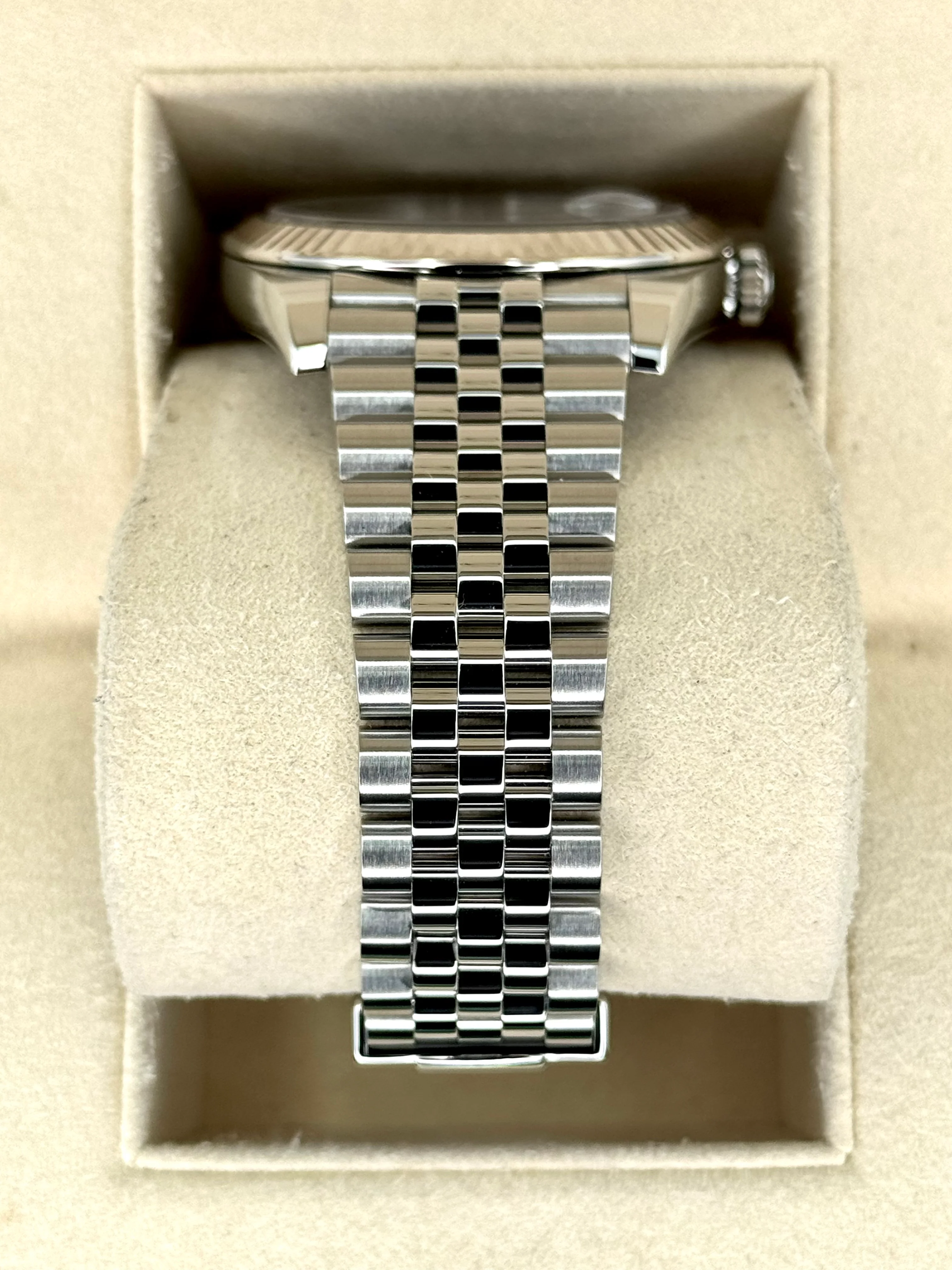 2019 Rolex Datejust 41mm 126334 Stainless Steel Jubilee Black Dial - Image 3