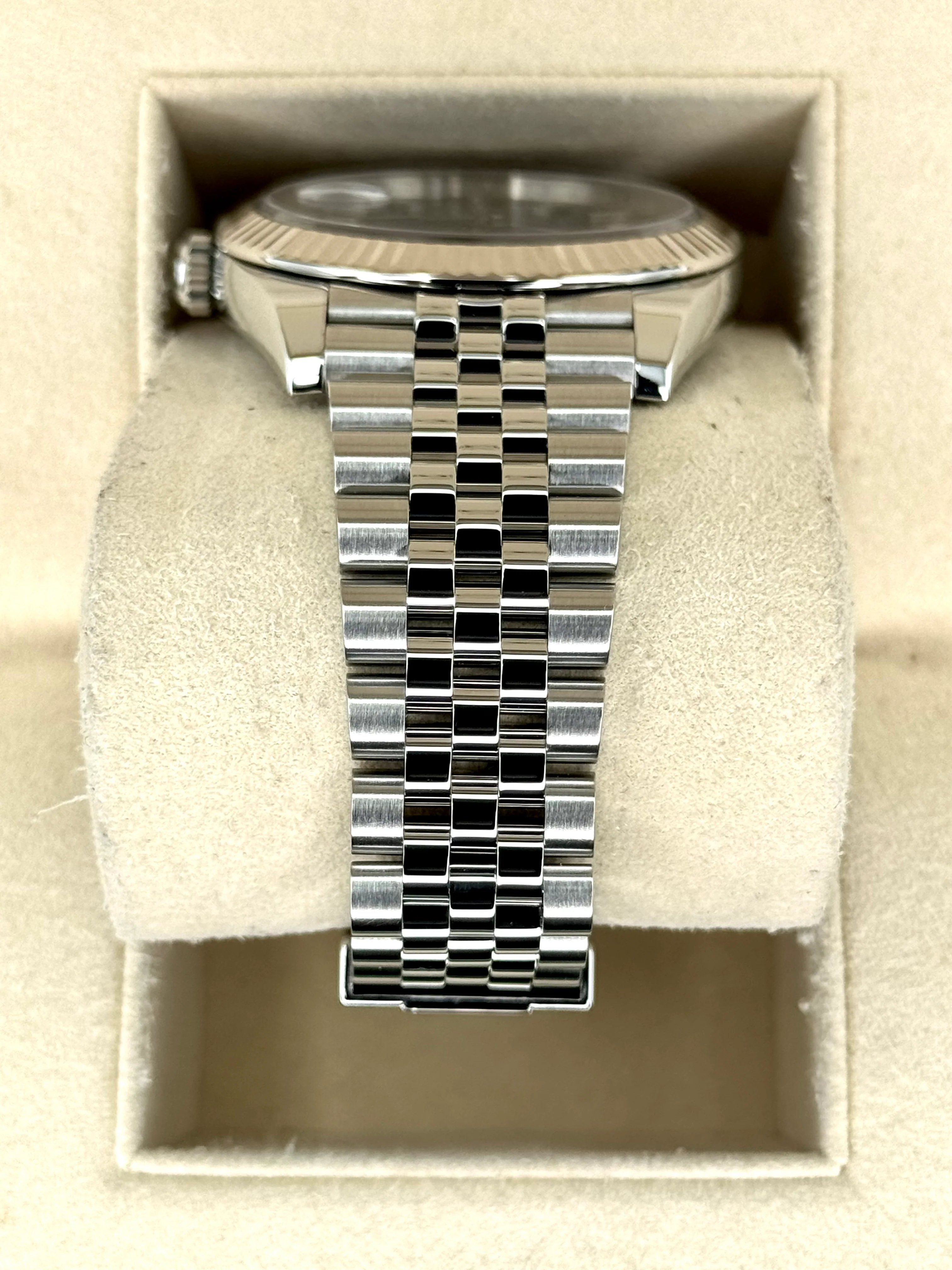 2019 Rolex Datejust 41mm 126334 Stainless Steel Jubilee Black Dial - Image 4