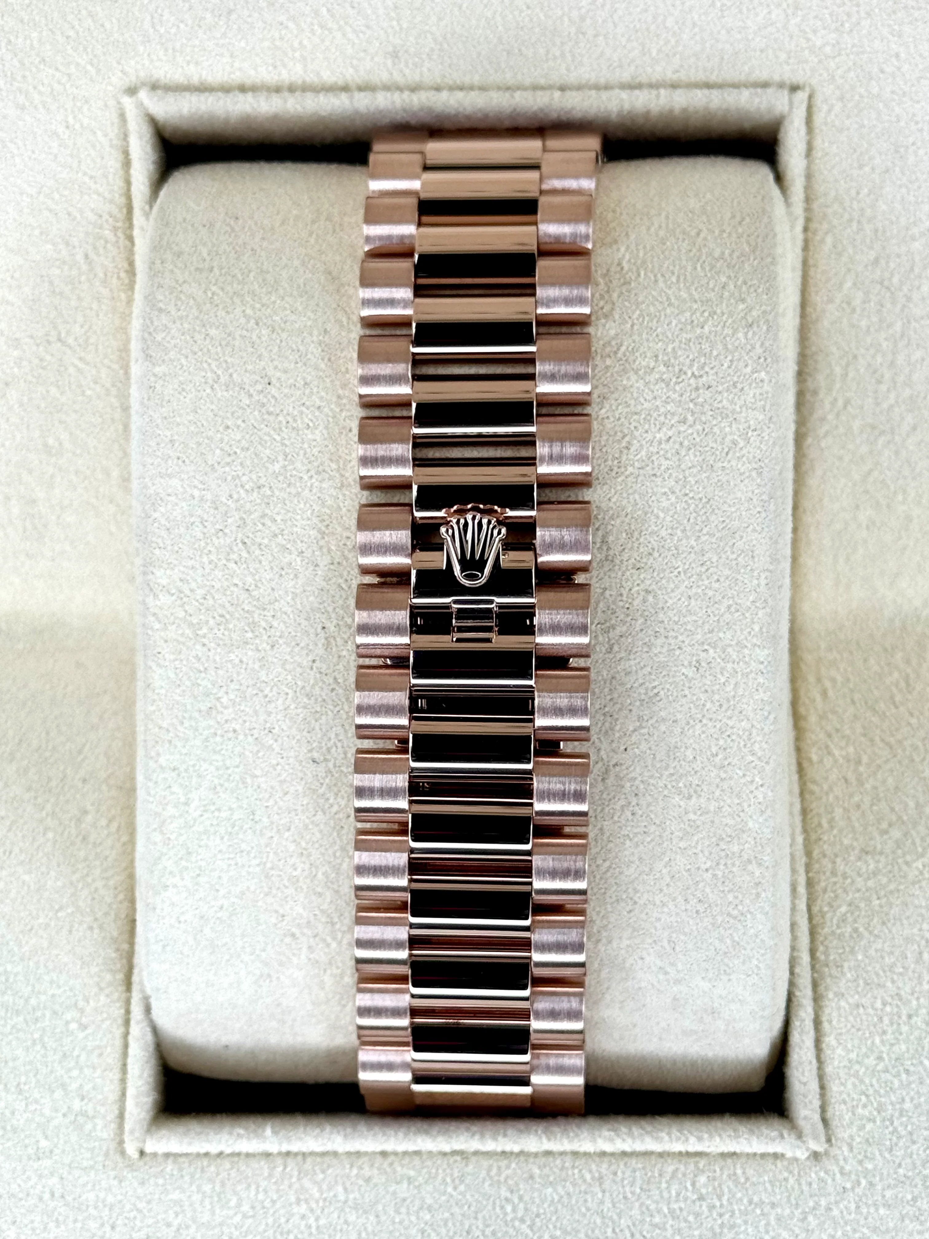 2019 Rolex Day-Date 40mm 228235 Presidential Rose Gold Olive Dial - Image 2