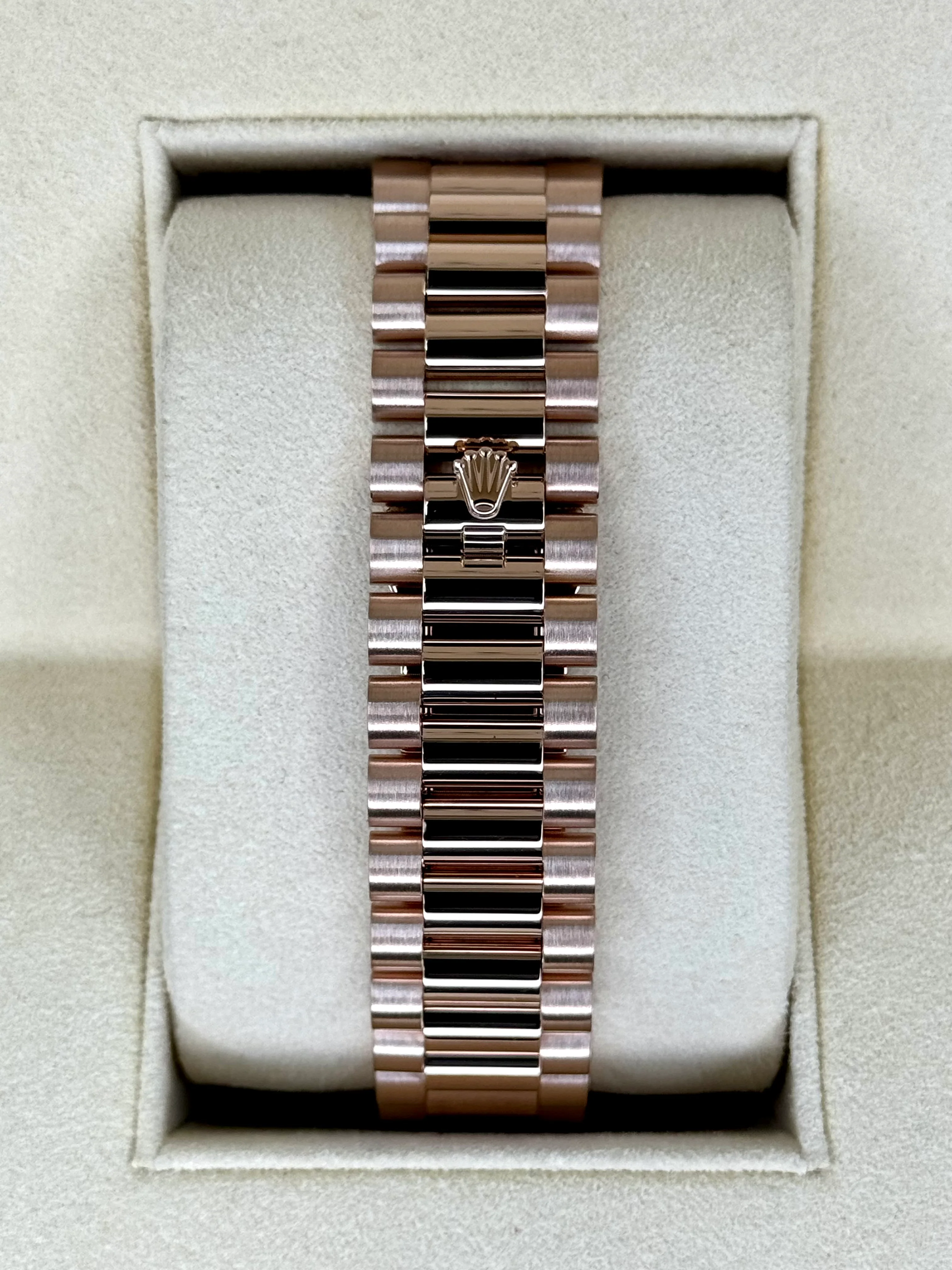 2019 Rolex Day-Date 40mm 228235 Presidential Rose Gold Olive Dial - Image 2