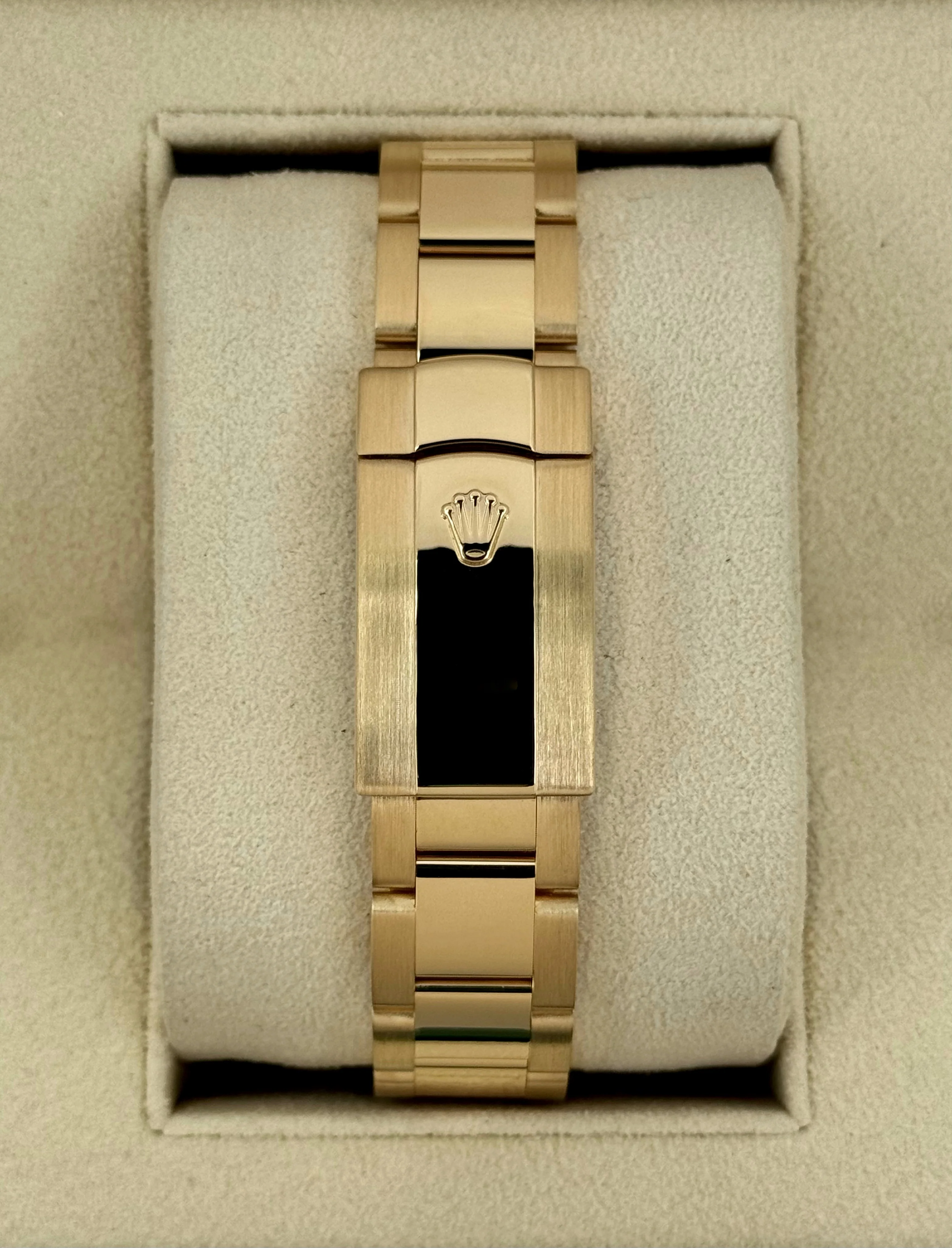 2019 Rolex Sky-Dweller 42mm 326938 Yellow Gold Oyster Champagne Dial - Image 2