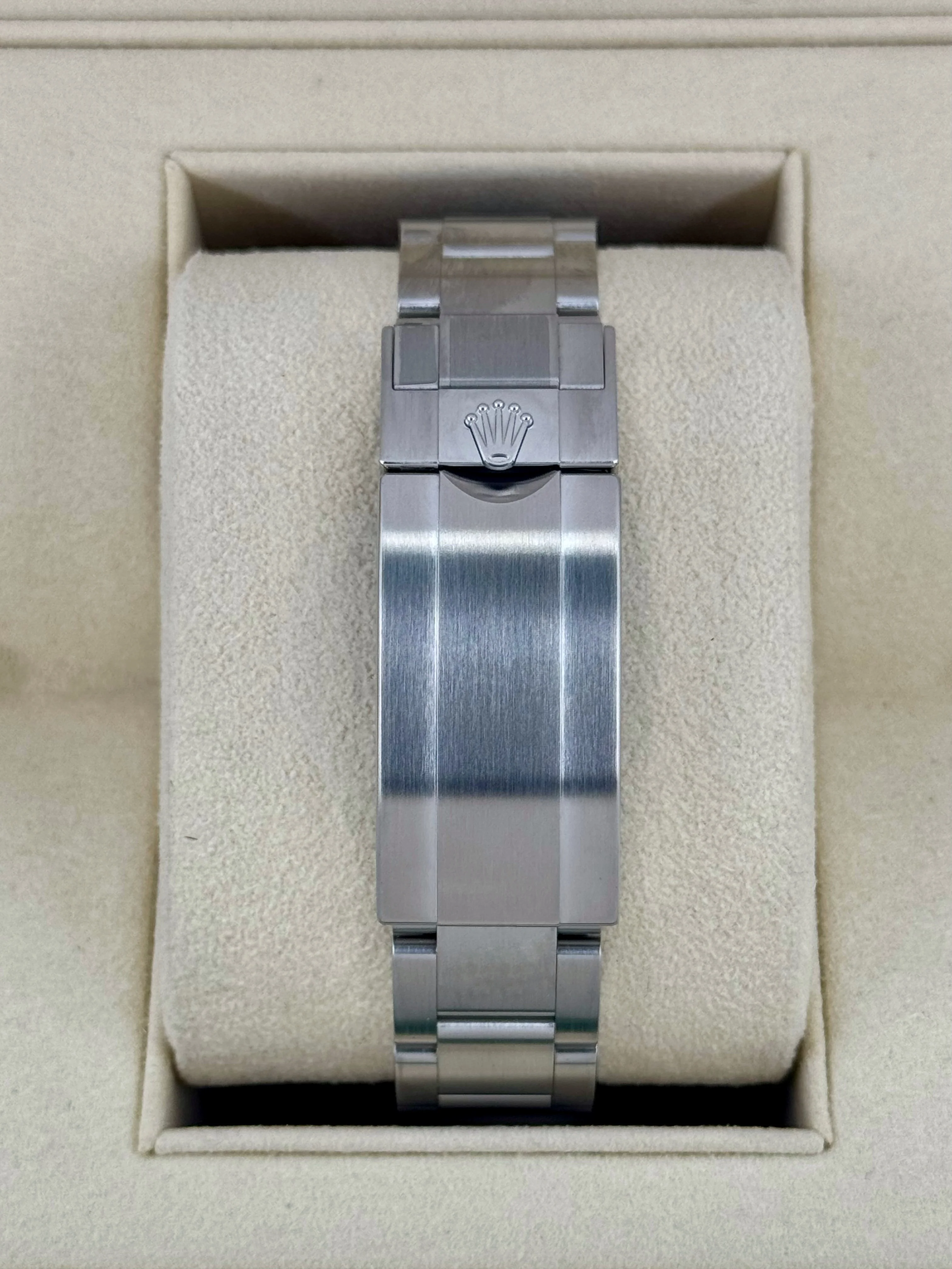 NEW OLD STOCK 2019 Rolex Submariner “Hulk” 40mm 116610LV Green Dial - Image 2