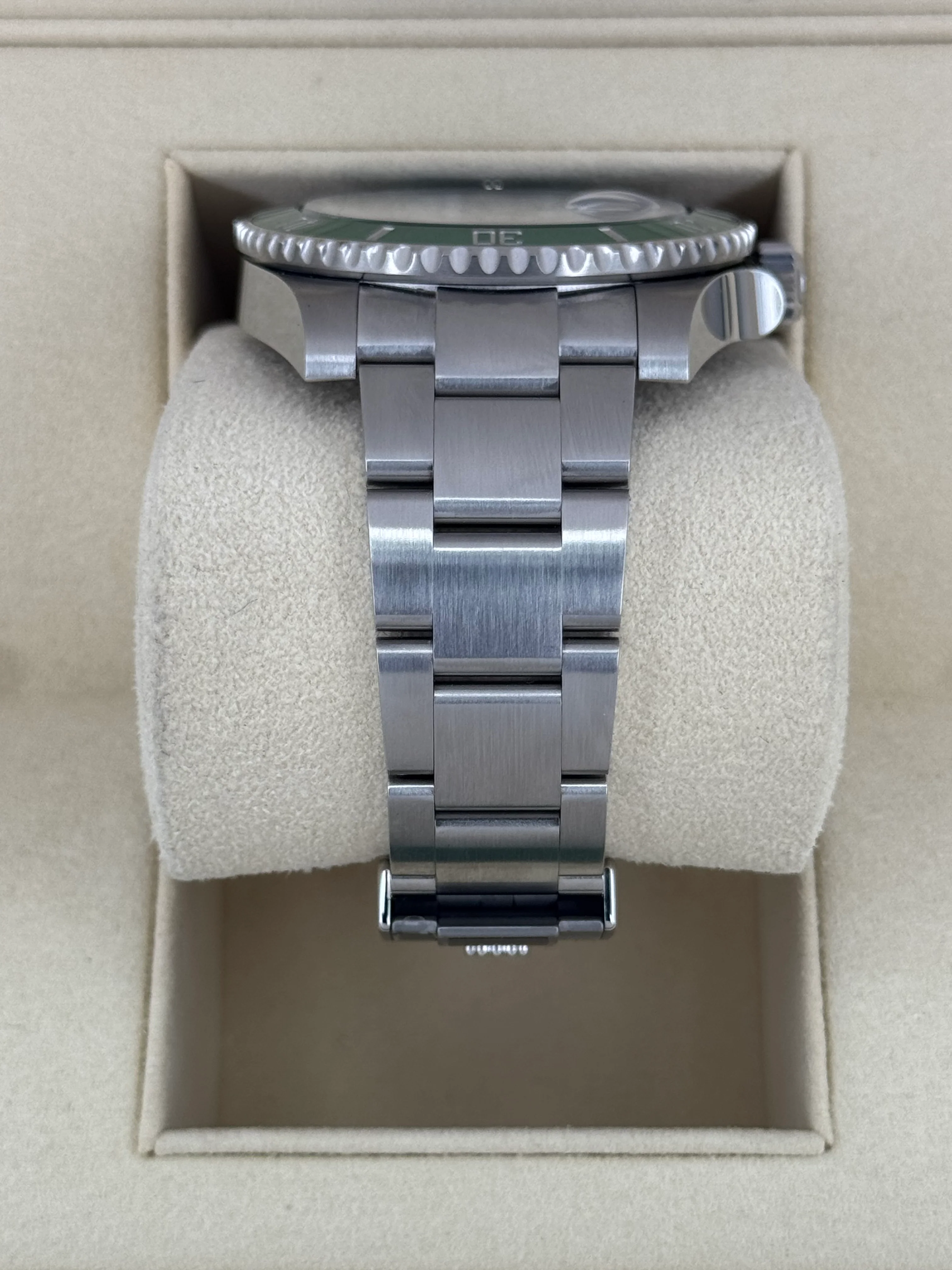 NEW OLD STOCK 2019 Rolex Submariner “Hulk” 40mm 116610LV Green Dial - Image 3