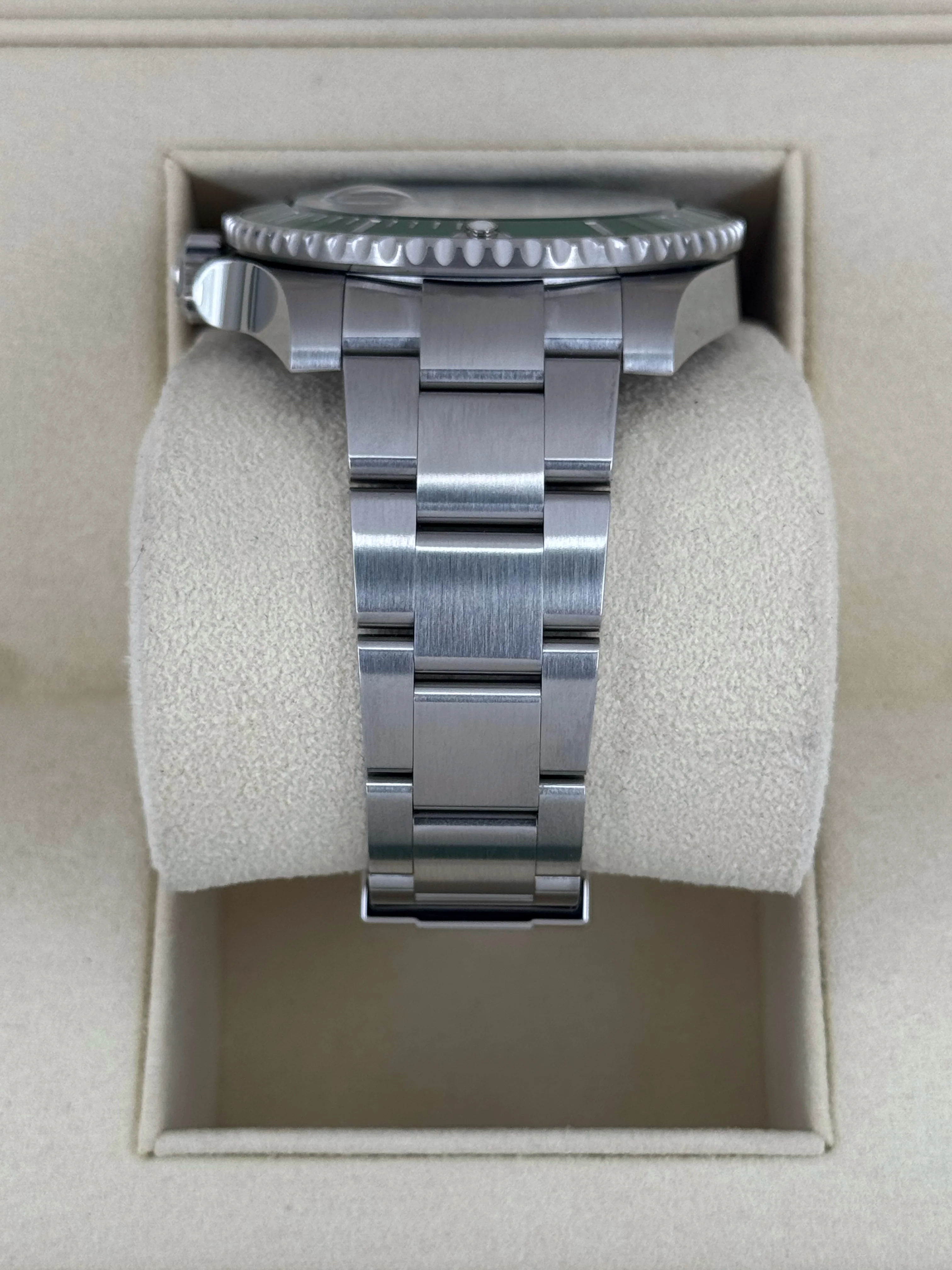NEW OLD STOCK 2019 Rolex Submariner “Hulk” 40mm 116610LV Green Dial - Image 4