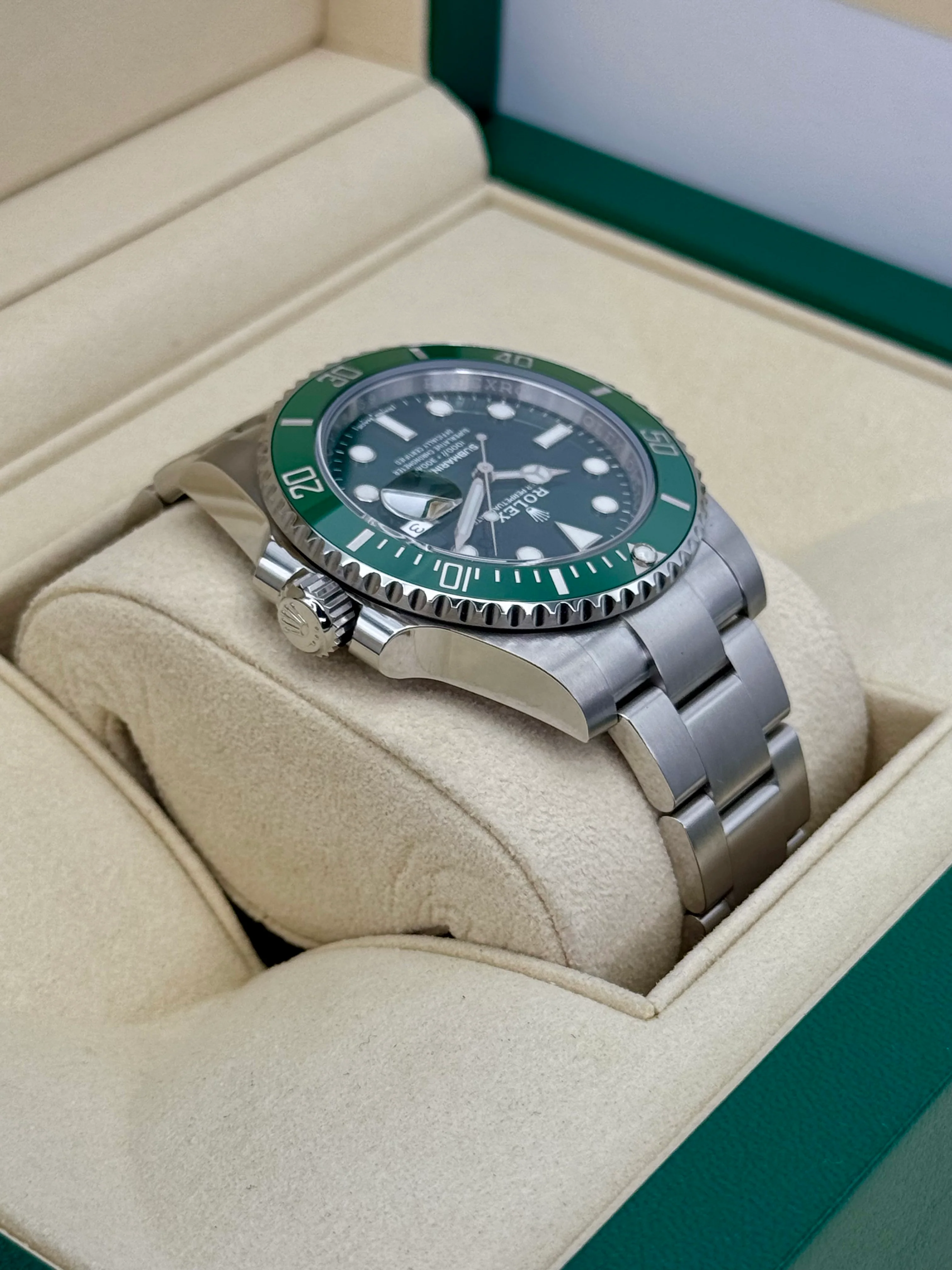 NEW OLD STOCK 2019 Rolex Submariner “Hulk” 40mm 116610LV Green Dial - Image 8