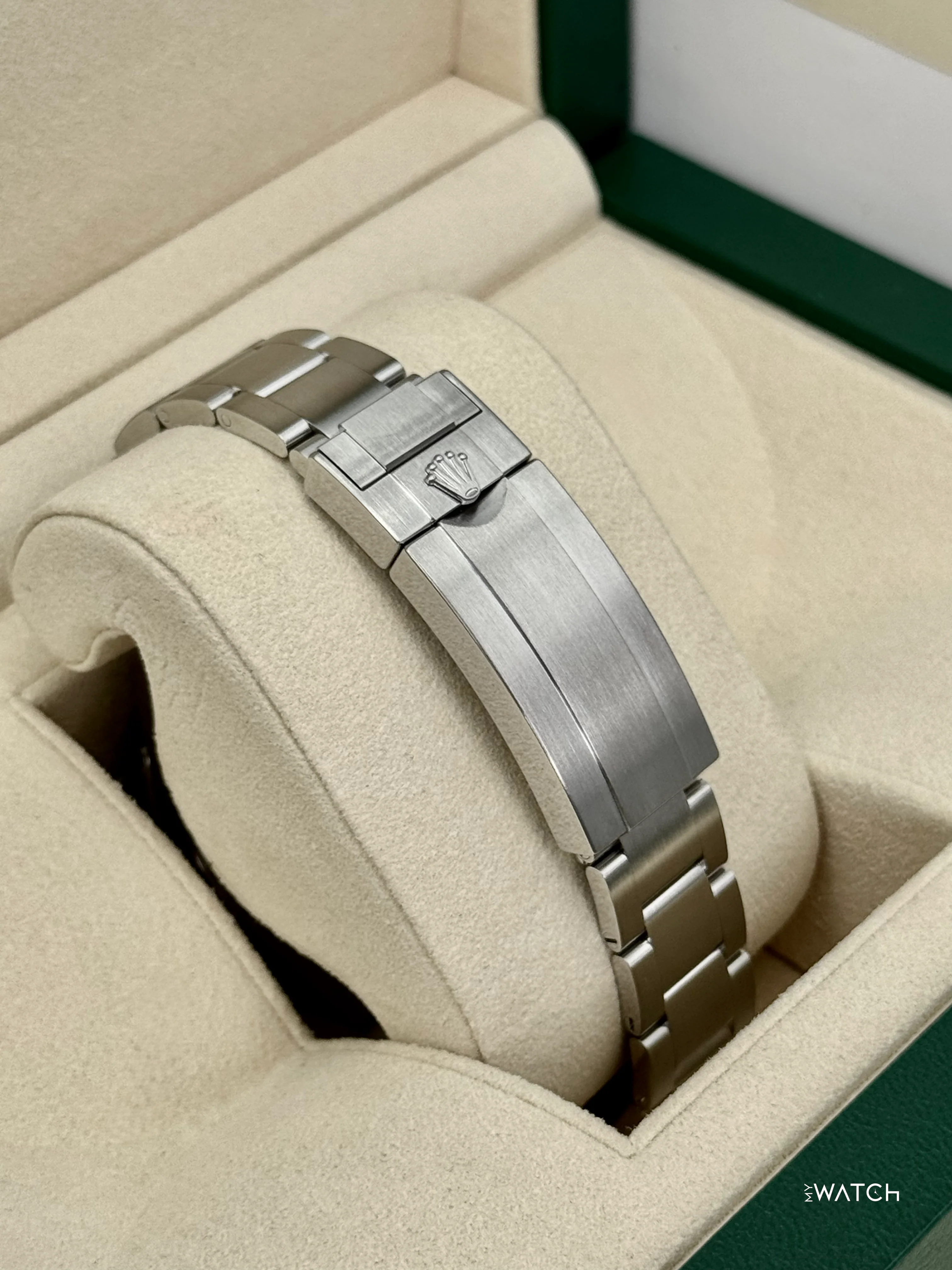 2019 Rolex Submariner “Hulk” 40mm 116610LV Green Dial - Image 2