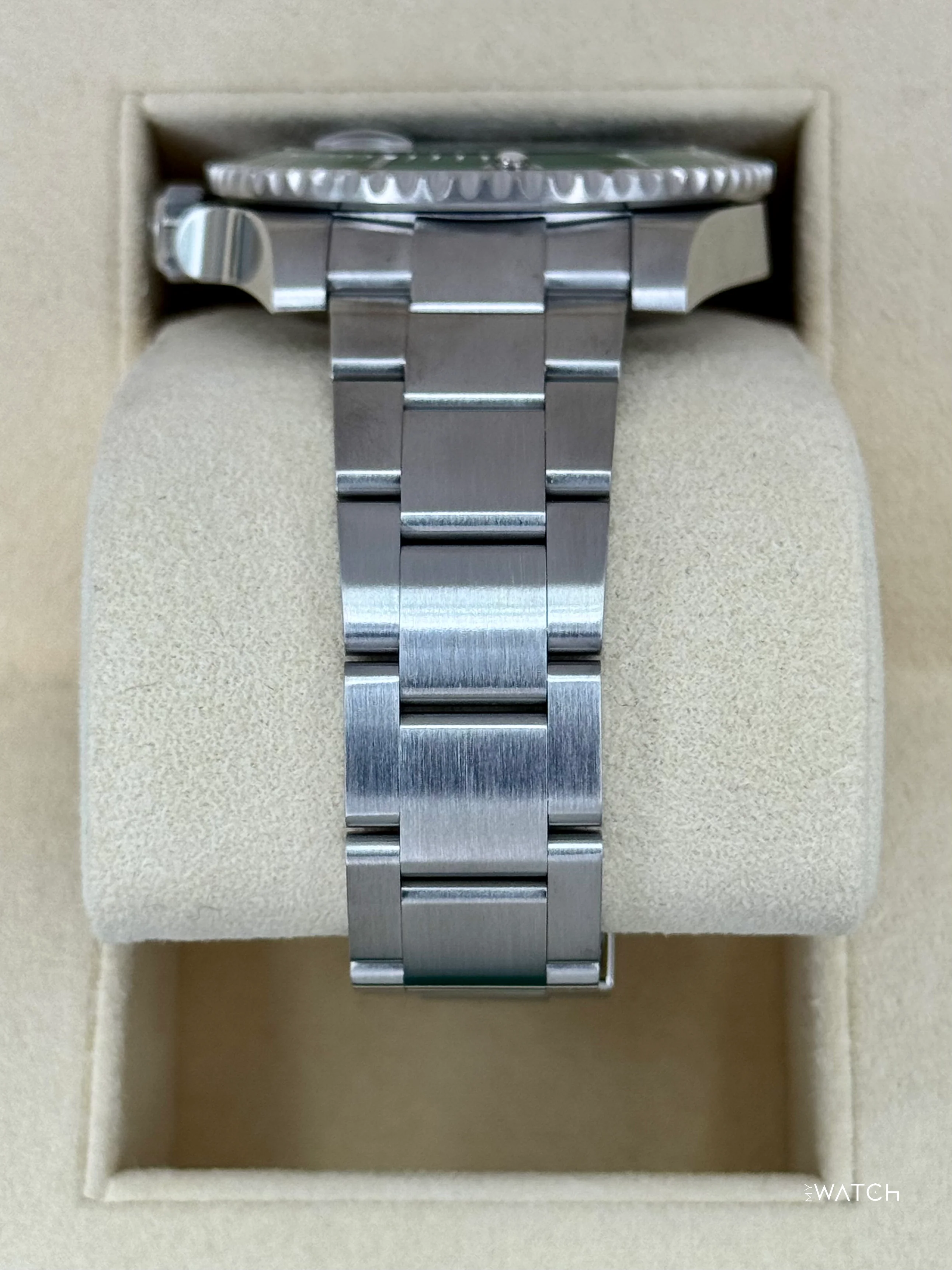 2019 Rolex Submariner “Hulk” 40mm 116610LV Green Dial - Image 4