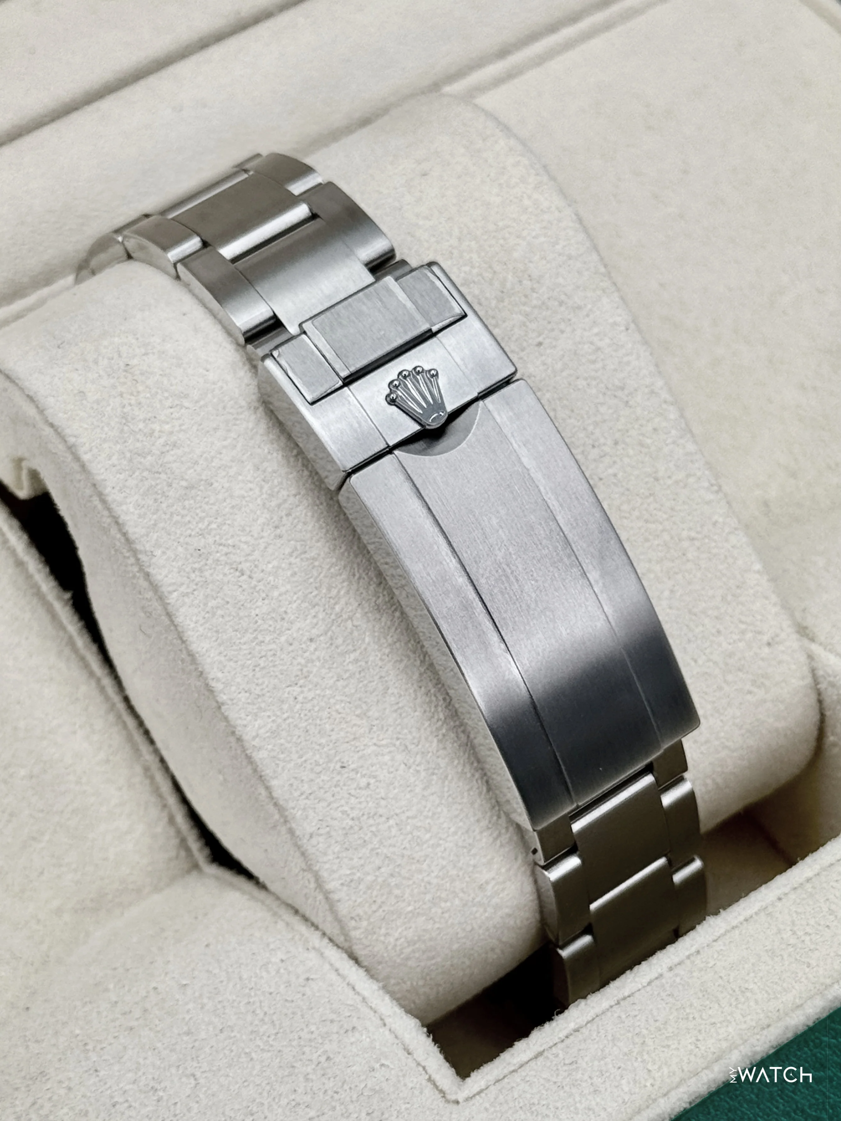 2019 Rolex Submariner “Hulk” 40mm 116610LV Green Dial - Image 2