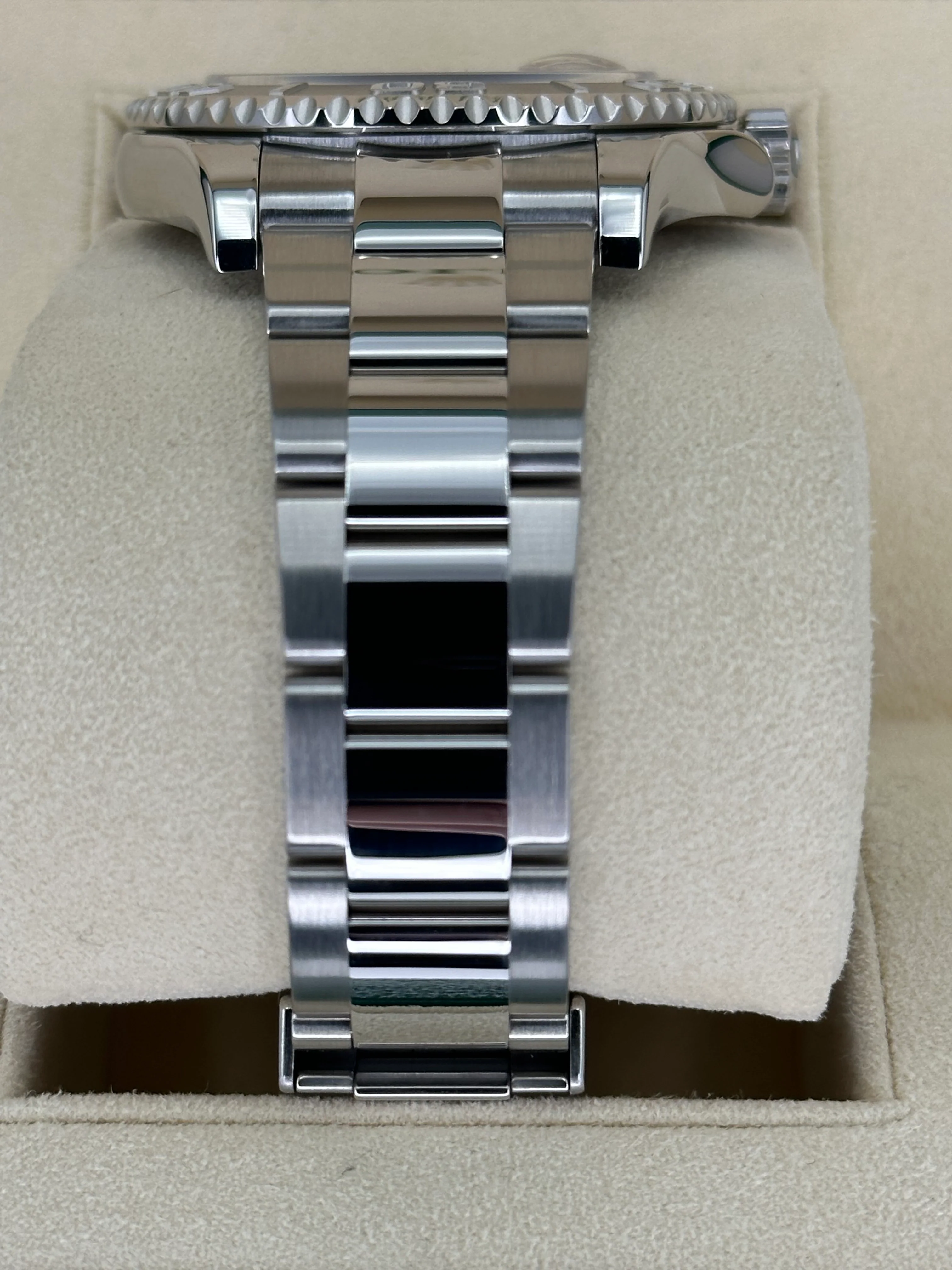 2019 Rolex Yacht-Master 40mm 116622 Stainless Steel Rhodium Dial - Image 3
