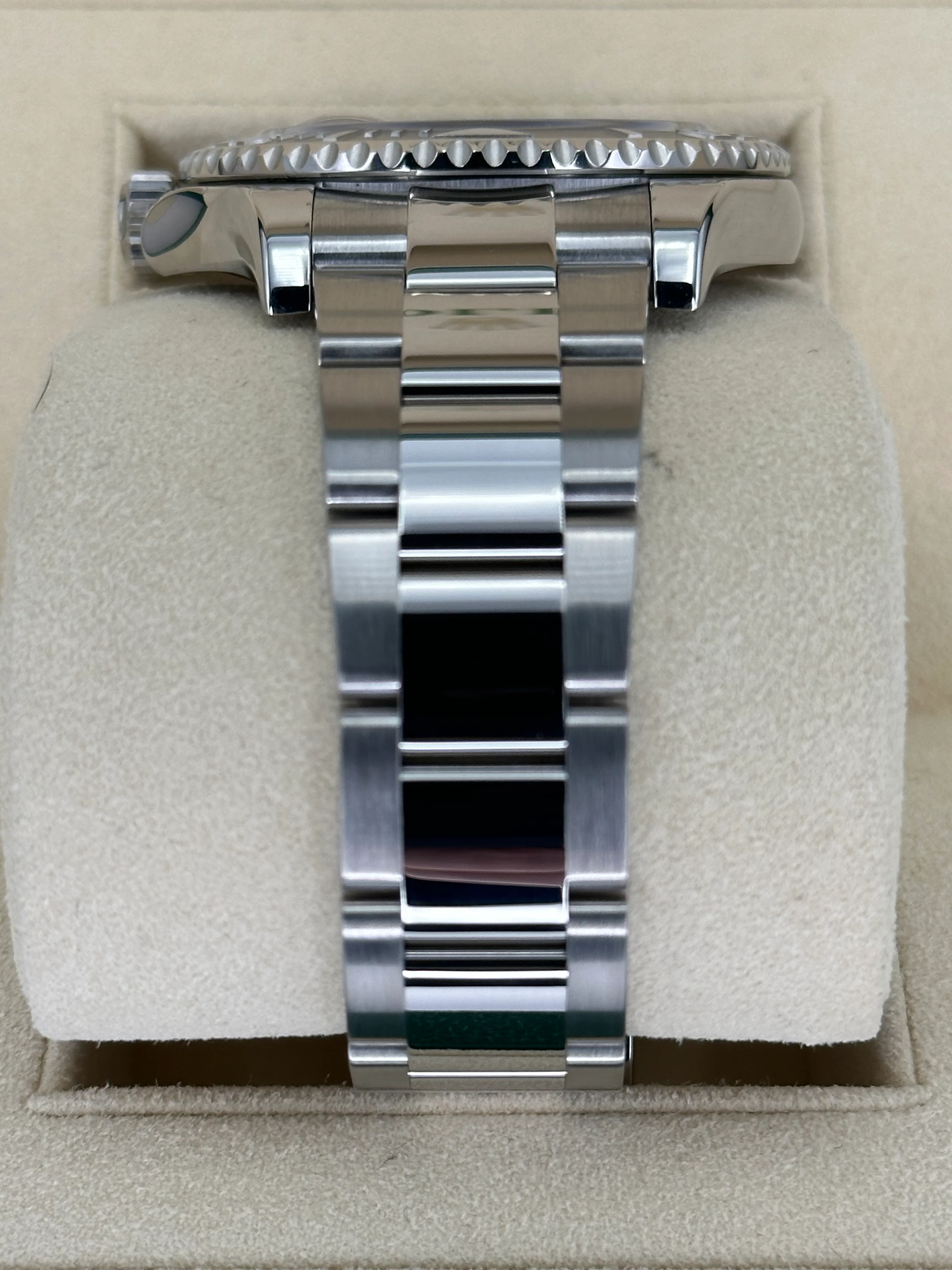 2019 Rolex Yacht-Master 40mm 116622 Stainless Steel Rhodium Dial - Image 4