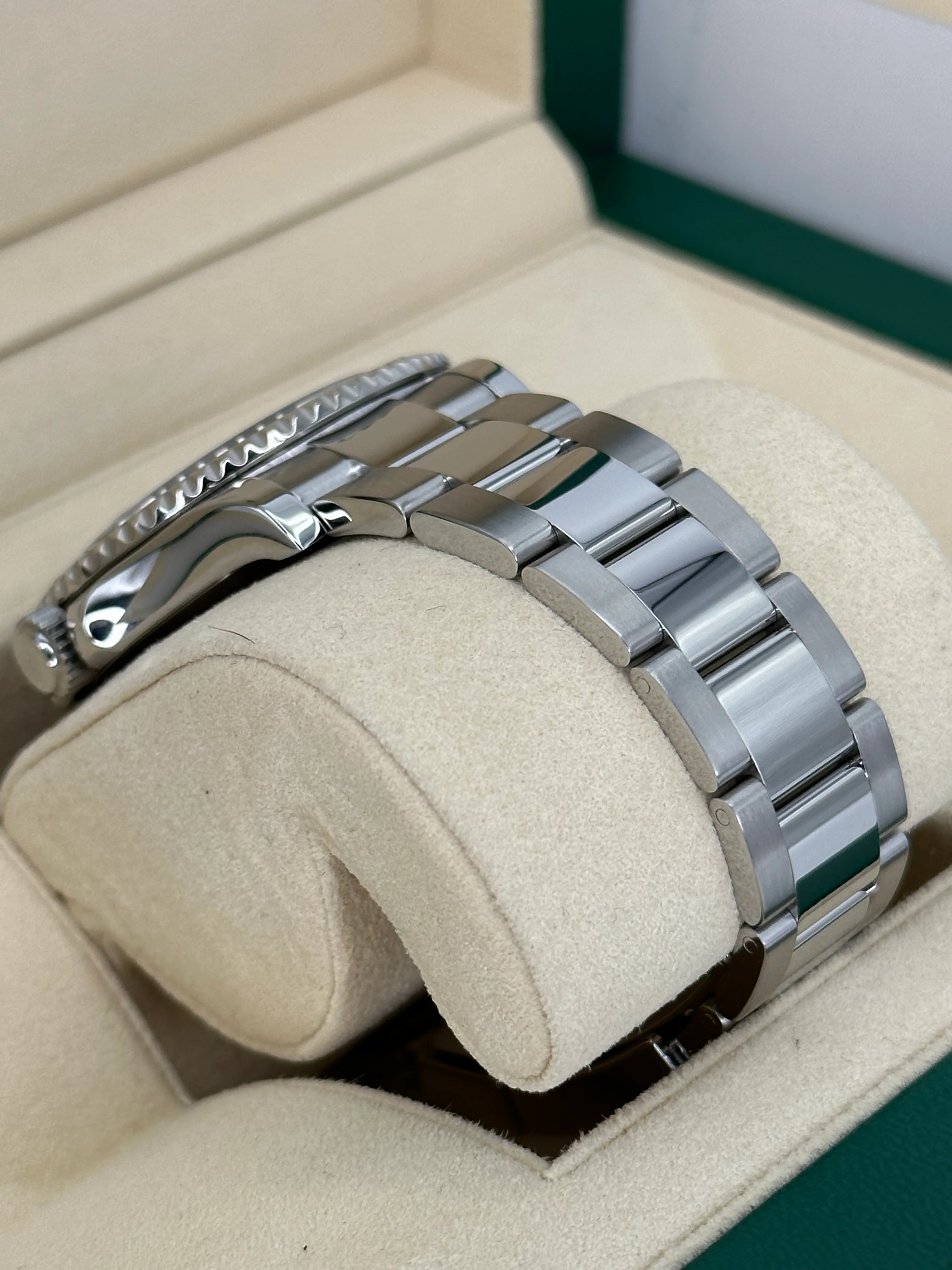 2019 Rolex Yacht-Master 40mm 116622 Stainless Steel Rhodium Dial - Image 8
