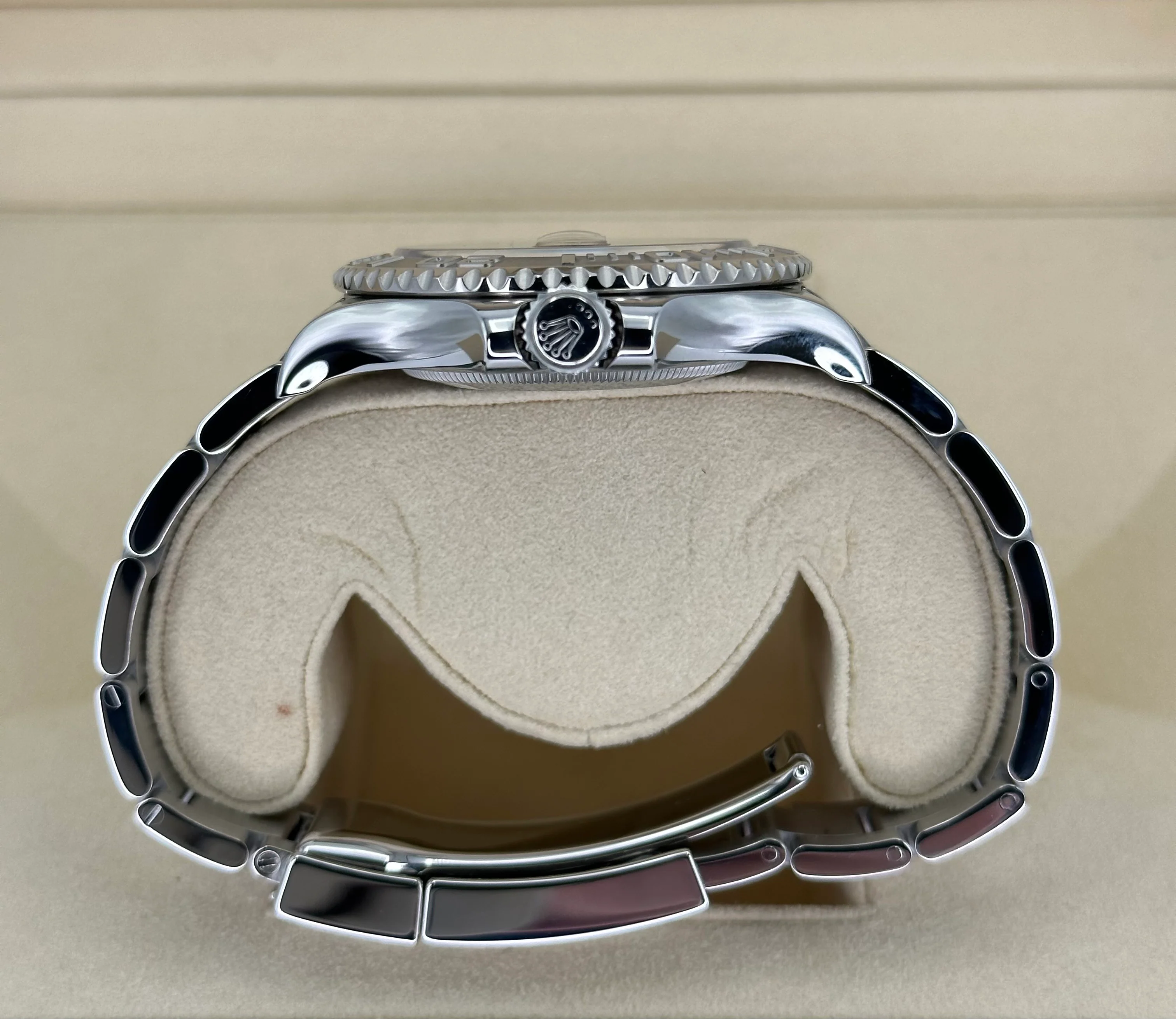 2019 Rolex Yacht-Master 40mm 116622 Stainless Steel Rhodium Dial - Image 9