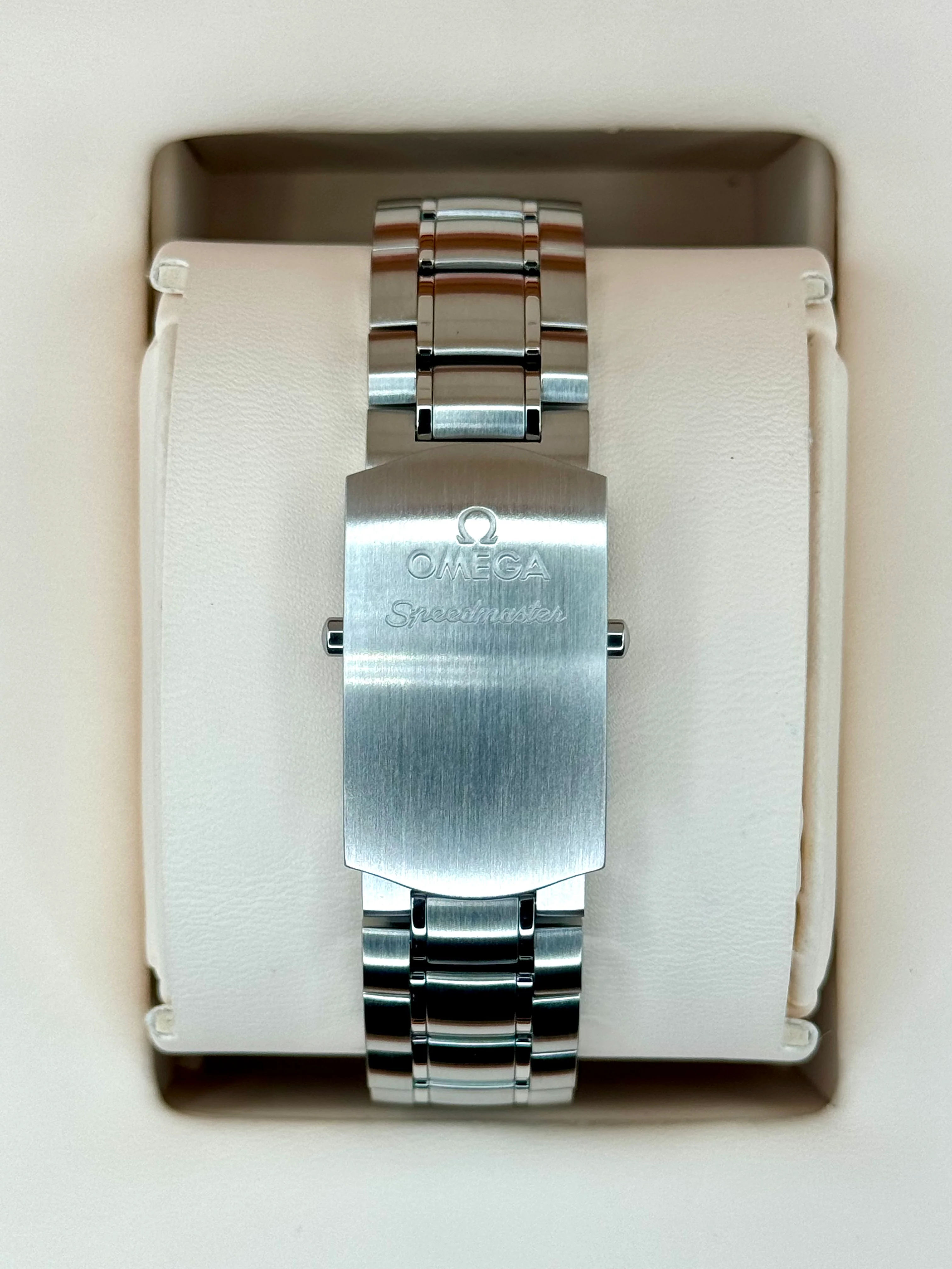 2020 Omega Speeedmaster Racing 40mm 326.30.40.5002.001 White Dial - Image 2