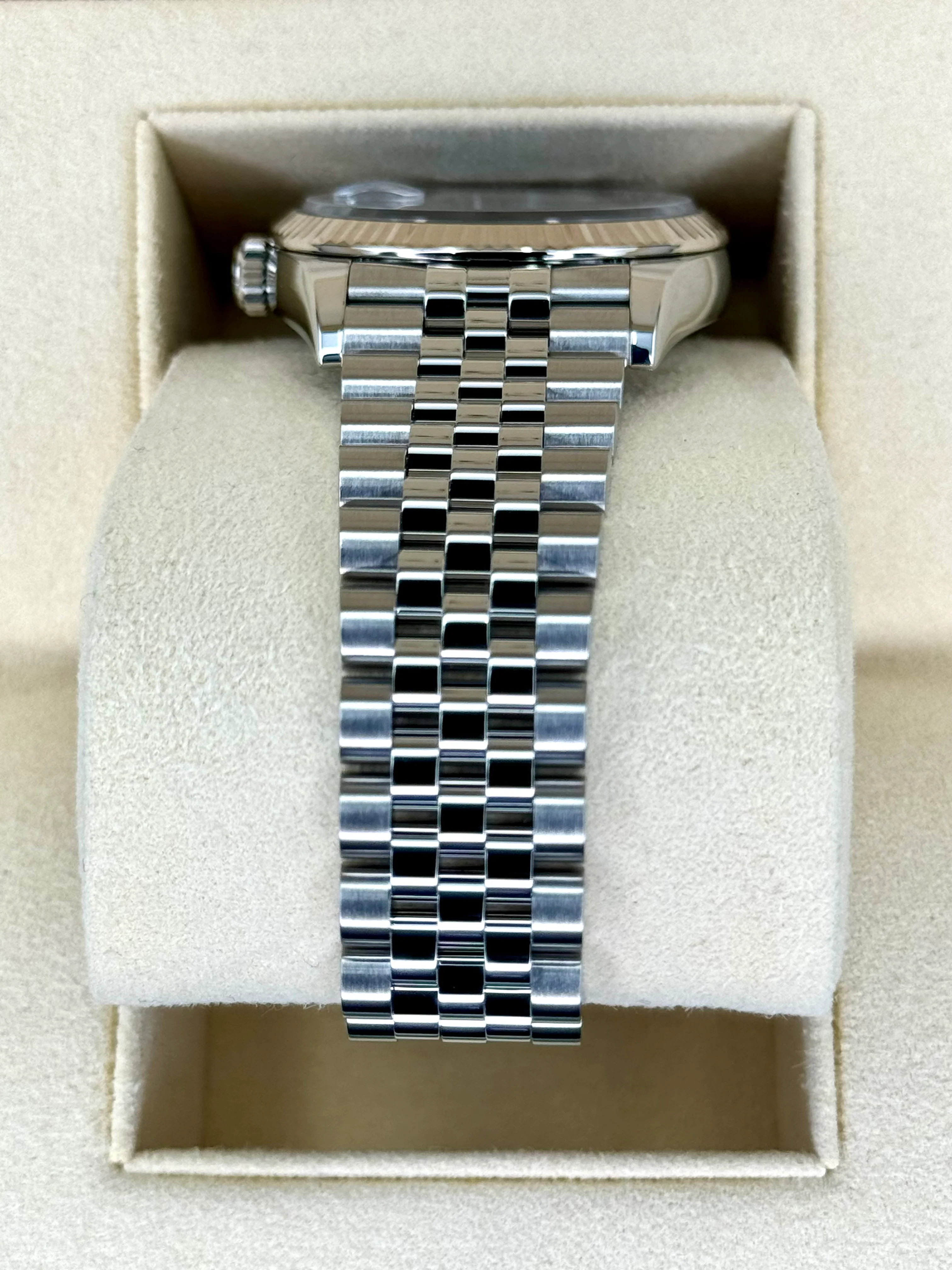 2020 Rolex Datejust 36mm 126234 Stainless Steel Jubilee Blue Dial - Image 4